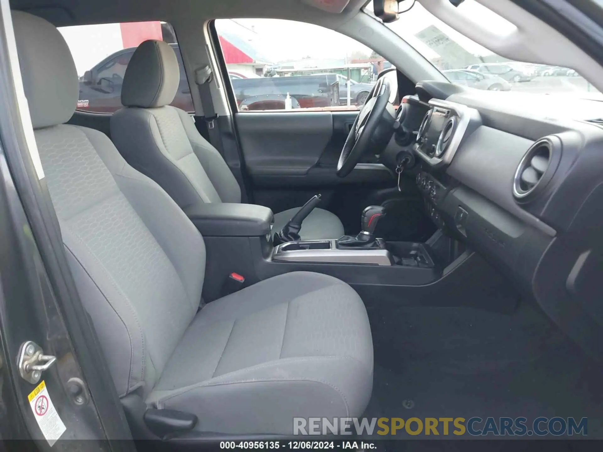 5 fotografías del automóvil dañado 3TMDZ5BNXKM061353 TOYOTA TACOMA 2019