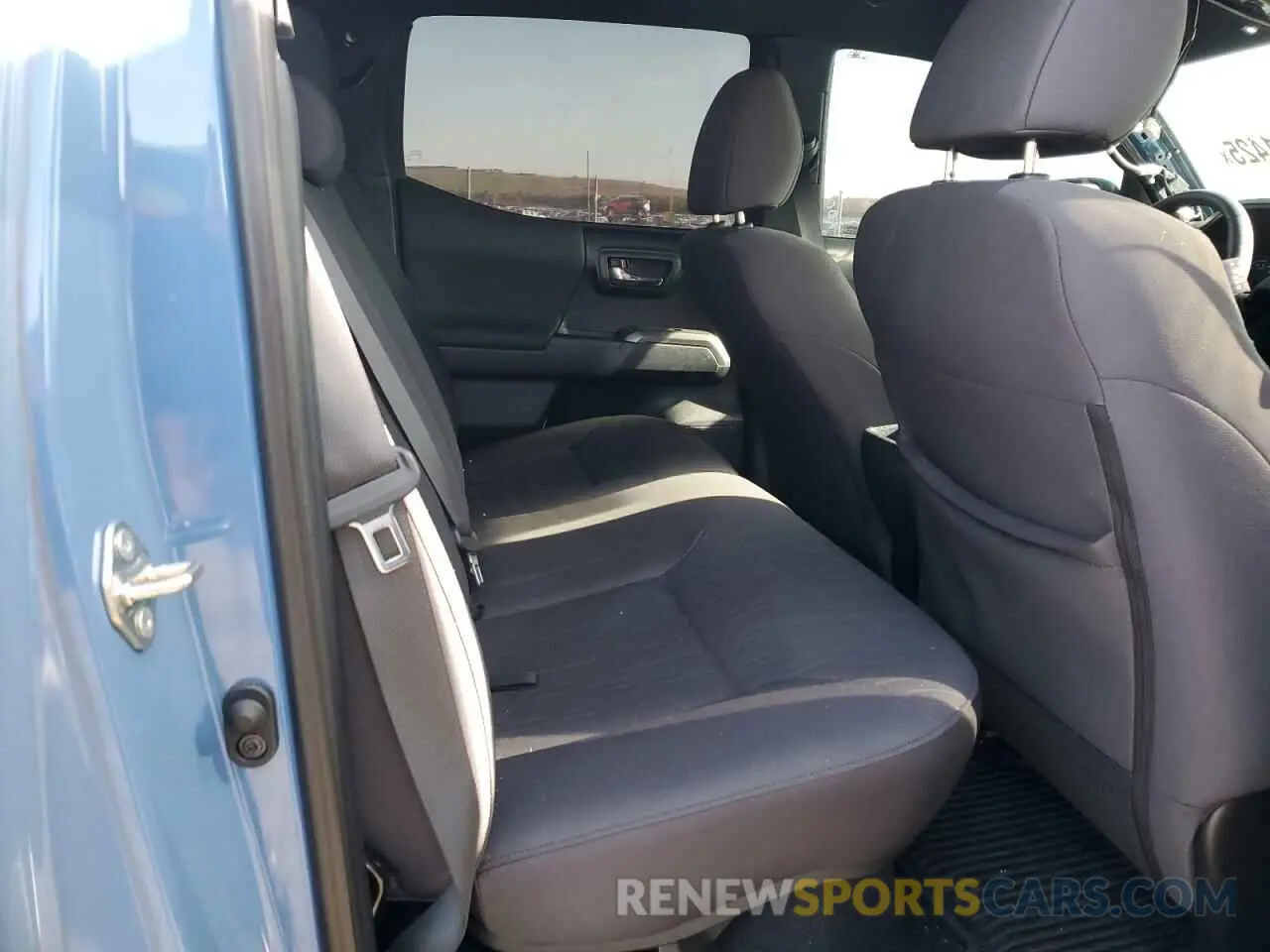 10 fotografías del automóvil dañado 3TMDZ5BNXKM073910 TOYOTA TACOMA 2019