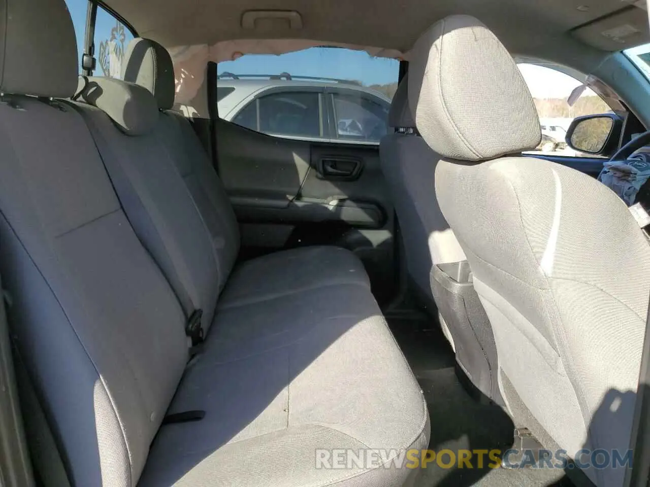 10 fotografías del automóvil dañado 5TFAX5GN0KX147928 TOYOTA TACOMA 2019