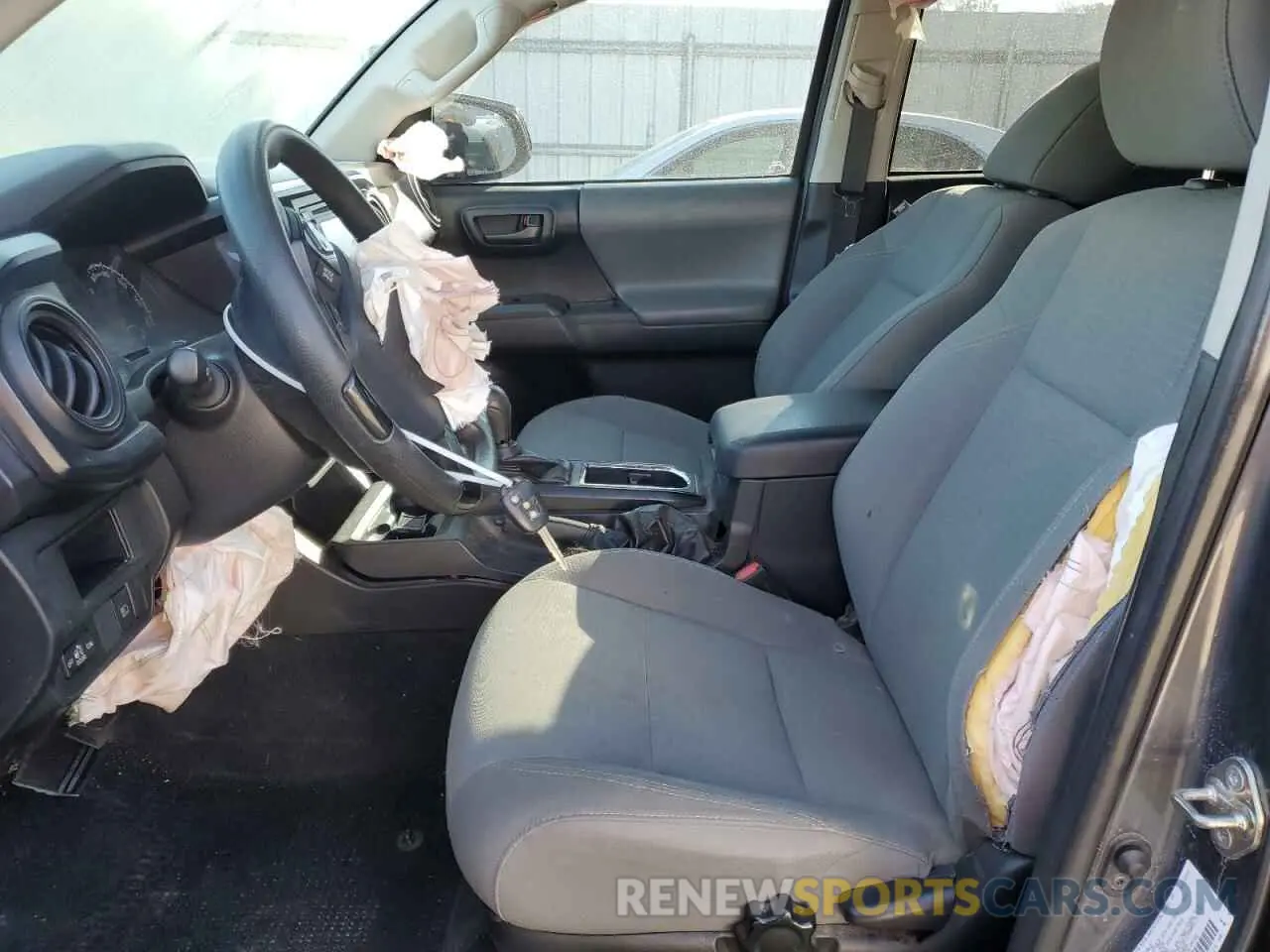 7 fotografías del automóvil dañado 5TFAX5GN0KX147928 TOYOTA TACOMA 2019