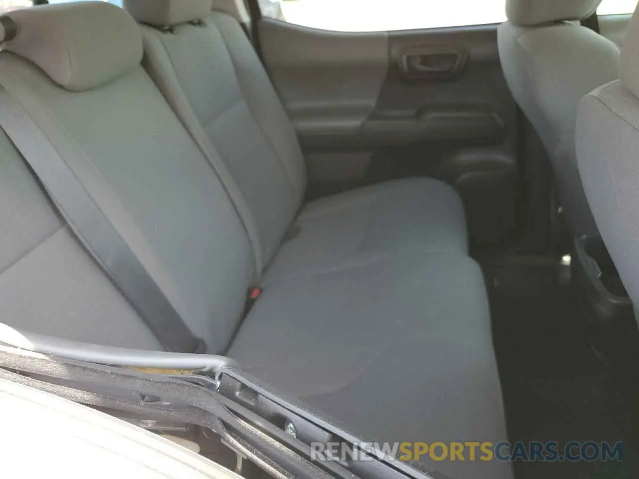 10 fotografías del automóvil dañado 5TFAX5GN0KX155267 TOYOTA TACOMA 2019