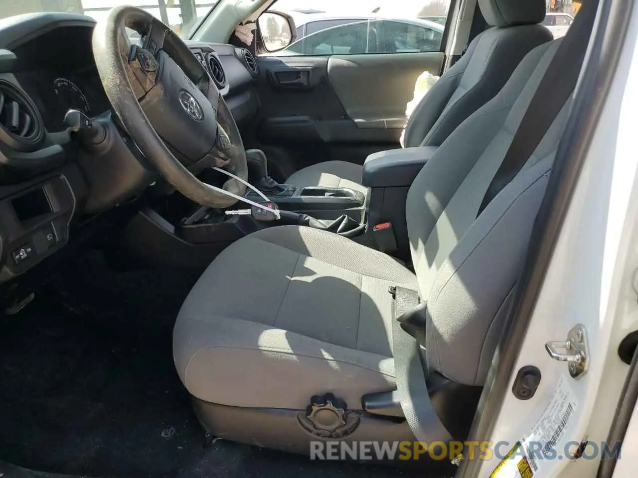 7 fotografías del automóvil dañado 5TFAX5GN0KX155267 TOYOTA TACOMA 2019