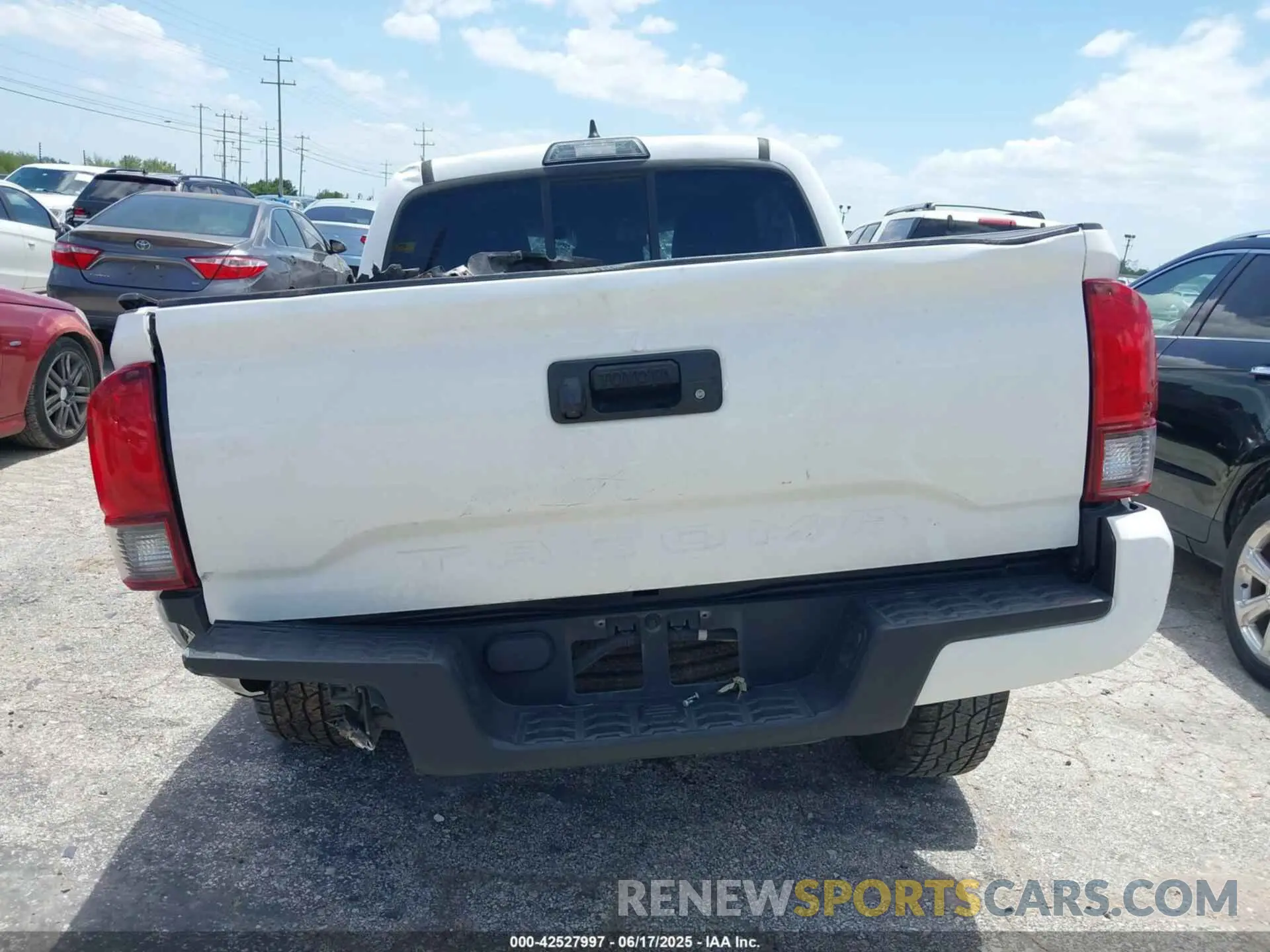 15 fotografías del automóvil dañado 5TFAX5GN0KX159724 TOYOTA TACOMA 2019