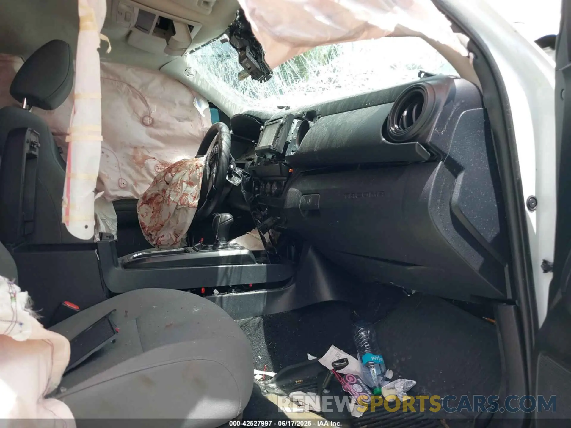 5 fotografías del automóvil dañado 5TFAX5GN0KX159724 TOYOTA TACOMA 2019