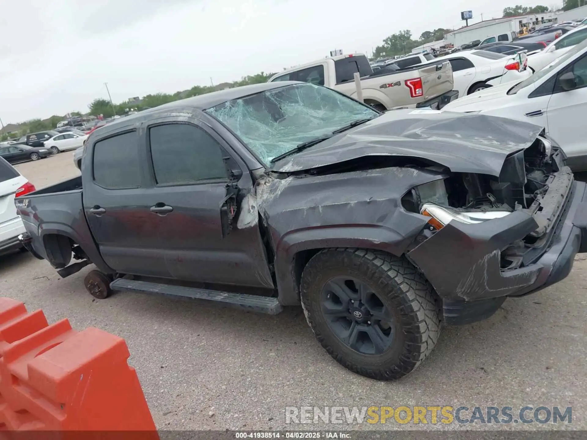 14 fotografías del automóvil dañado 5TFAX5GN1KX139286 TOYOTA TACOMA 2019