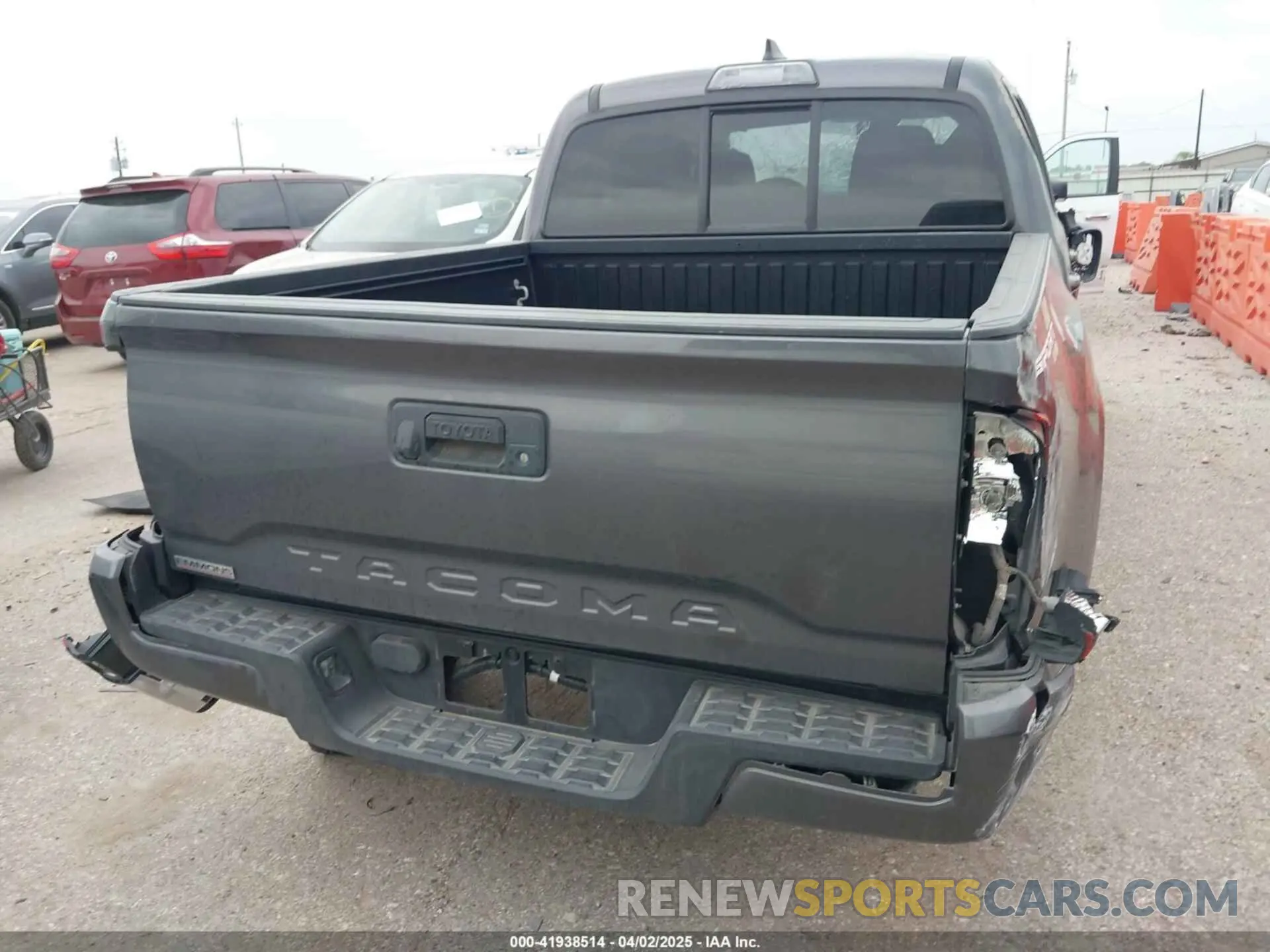 17 fotografías del automóvil dañado 5TFAX5GN1KX139286 TOYOTA TACOMA 2019