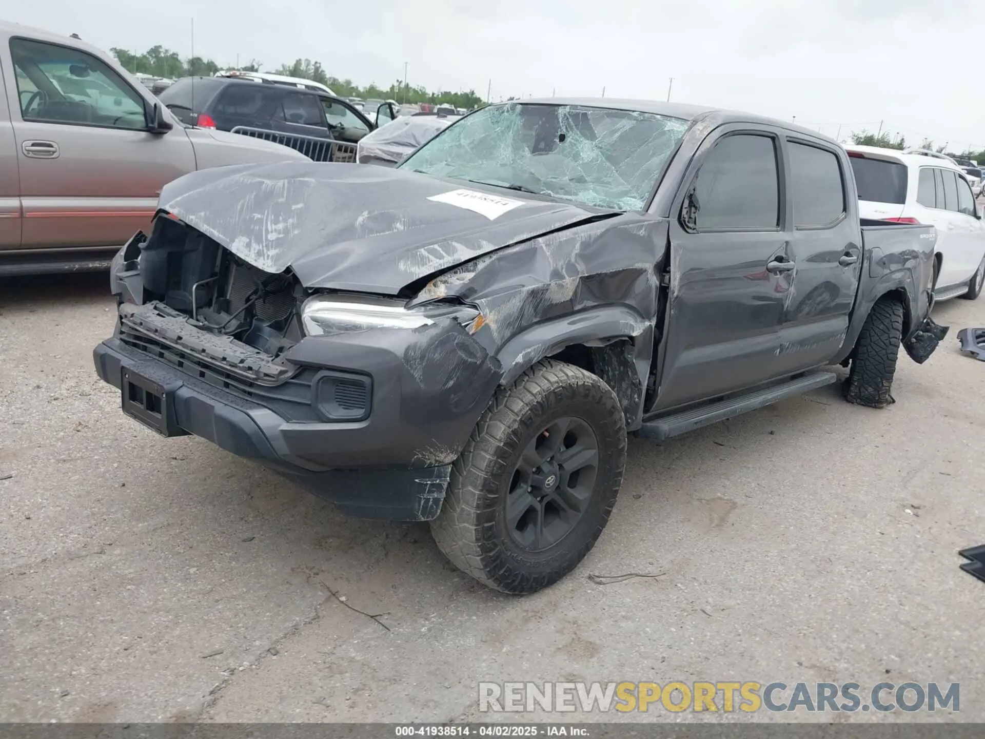 2 fotografías del automóvil dañado 5TFAX5GN1KX139286 TOYOTA TACOMA 2019