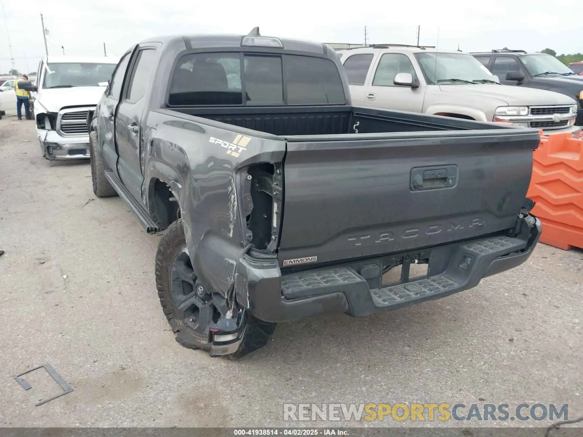 3 fotografías del automóvil dañado 5TFAX5GN1KX139286 TOYOTA TACOMA 2019