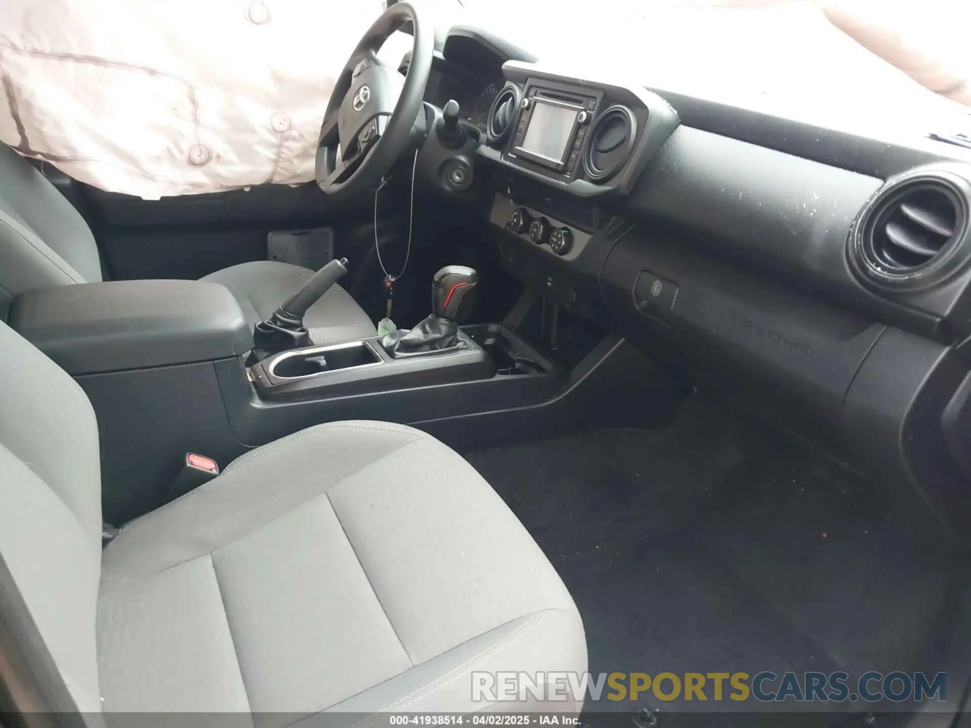 5 fotografías del automóvil dañado 5TFAX5GN1KX139286 TOYOTA TACOMA 2019