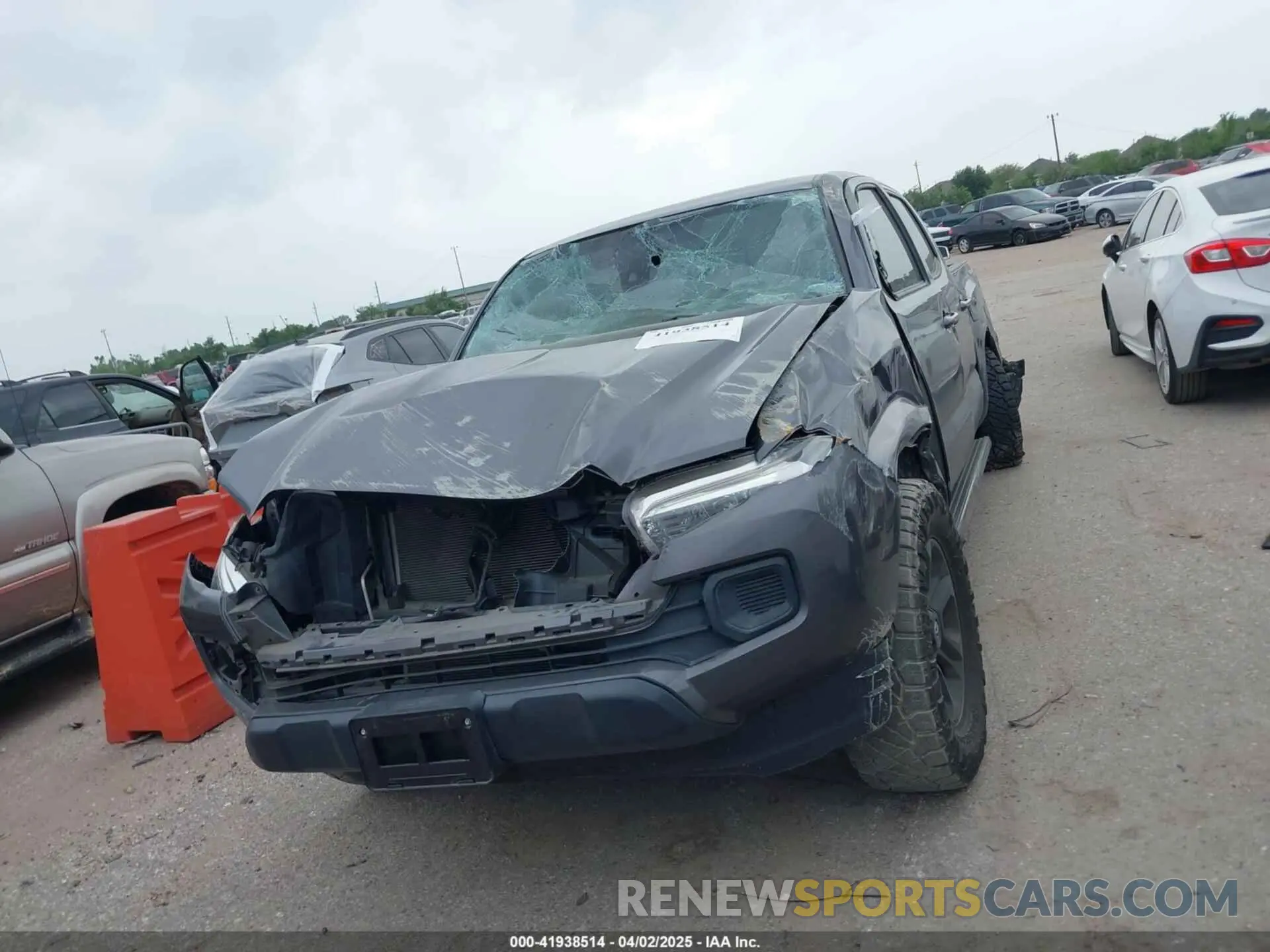 6 fotografías del automóvil dañado 5TFAX5GN1KX139286 TOYOTA TACOMA 2019