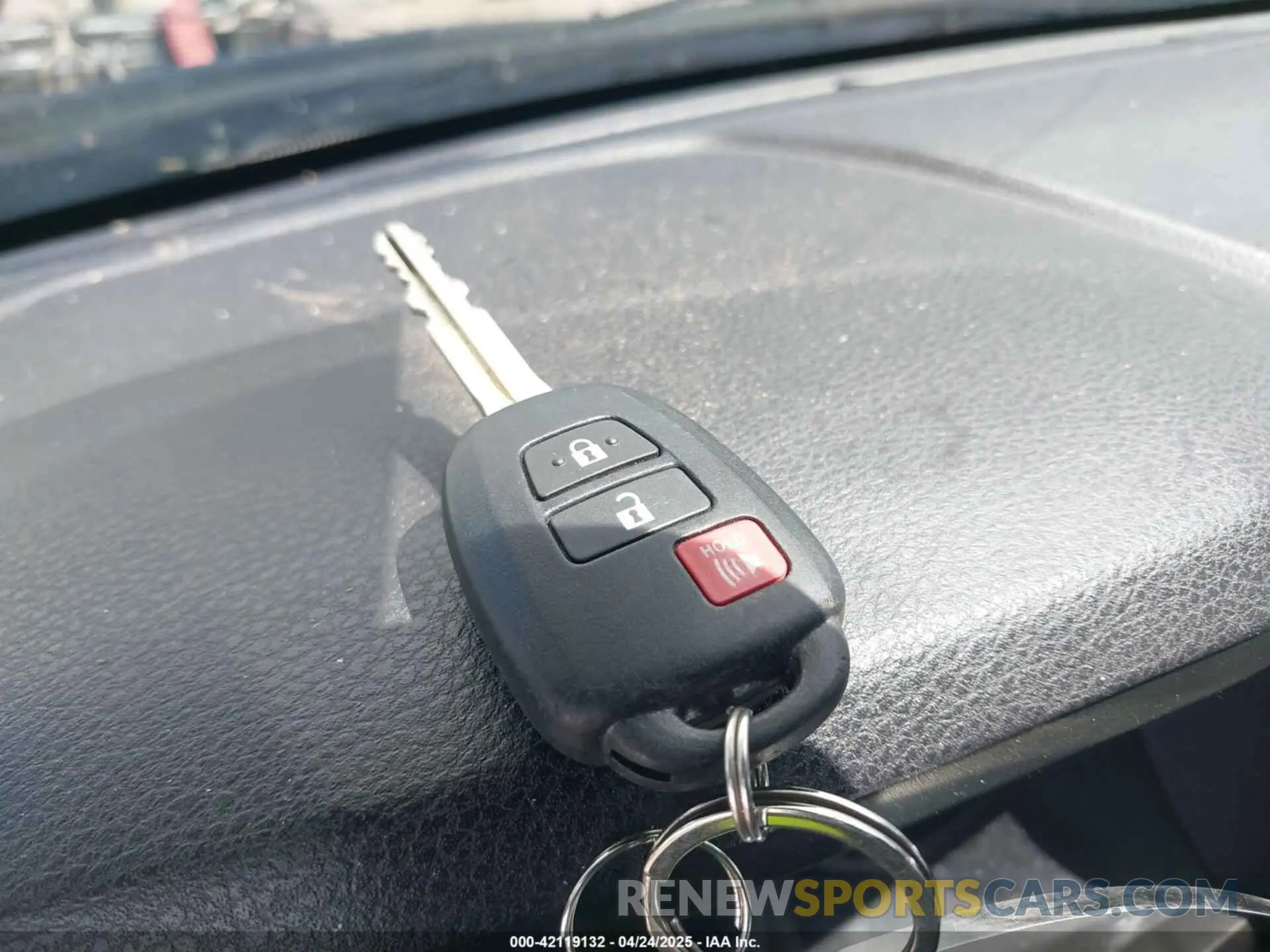 11 fotografías del automóvil dañado 5TFAX5GN1KX139966 TOYOTA TACOMA 2019