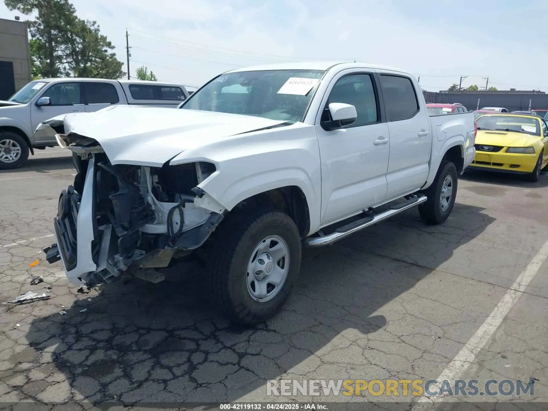 2 fotografías del automóvil dañado 5TFAX5GN1KX139966 TOYOTA TACOMA 2019