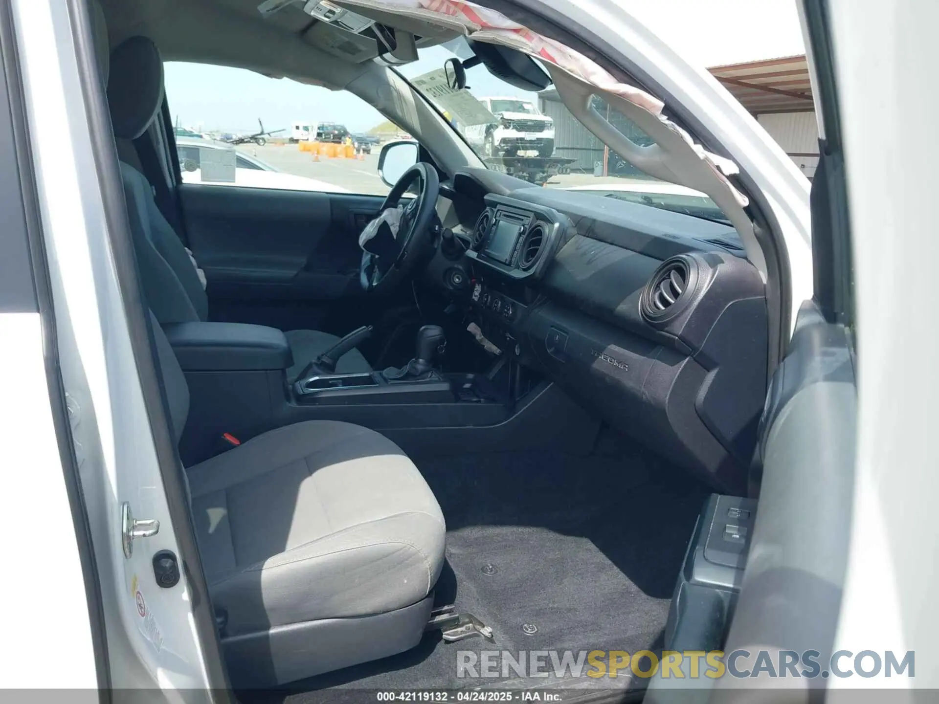 5 fotografías del automóvil dañado 5TFAX5GN1KX139966 TOYOTA TACOMA 2019