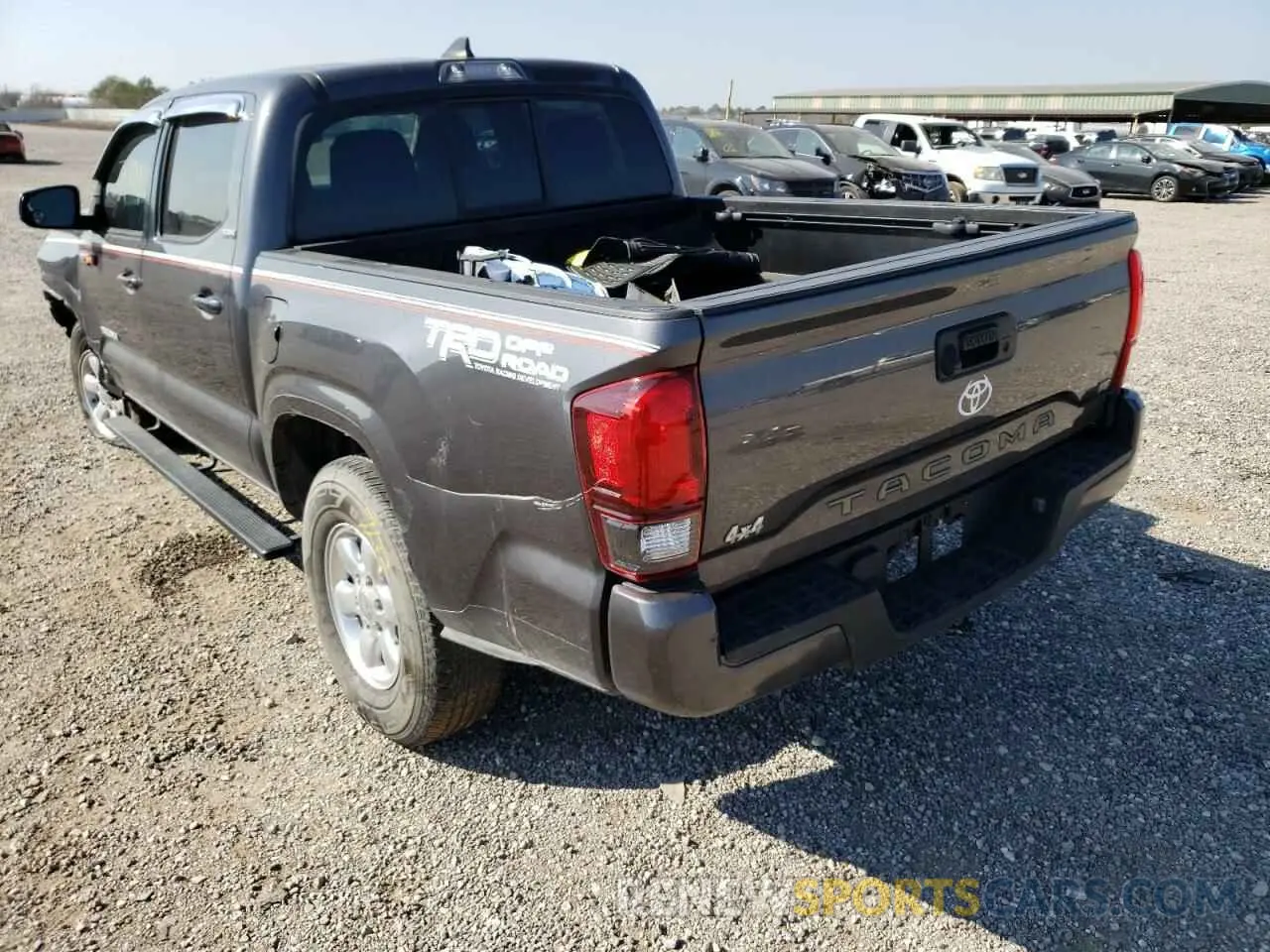 3 fotografías del automóvil dañado 5TFAX5GN2KX137885 TOYOTA TACOMA 2019