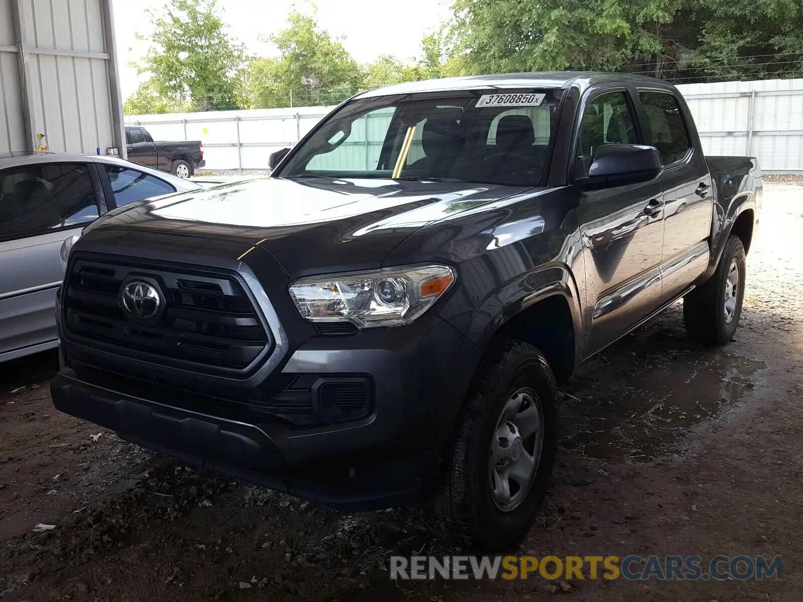 2 fotografías del automóvil dañado 5TFAX5GN2KX140253 TOYOTA TACOMA 2019
