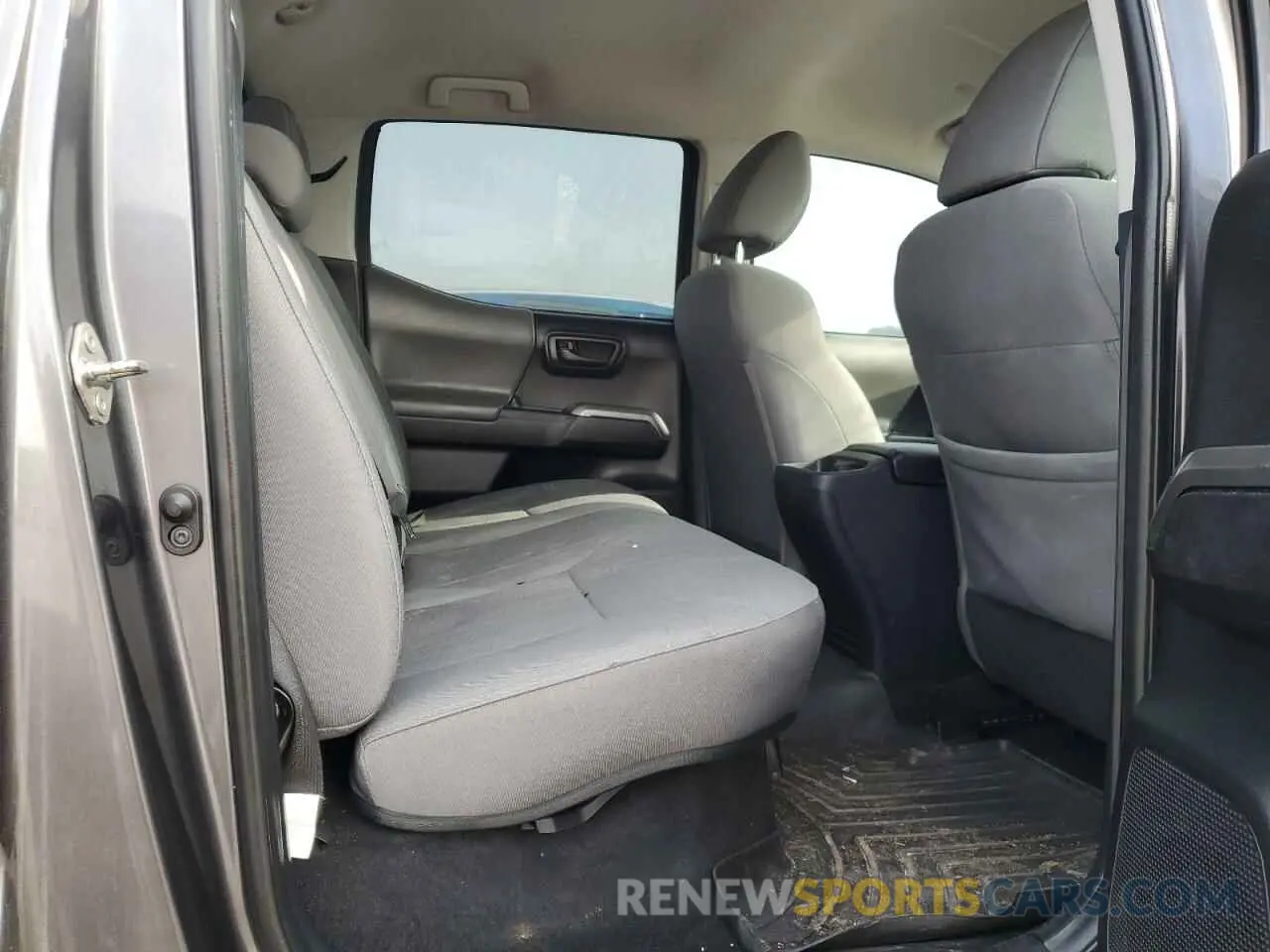 10 fotografías del automóvil dañado 5TFAX5GN2KX141595 TOYOTA TACOMA 2019