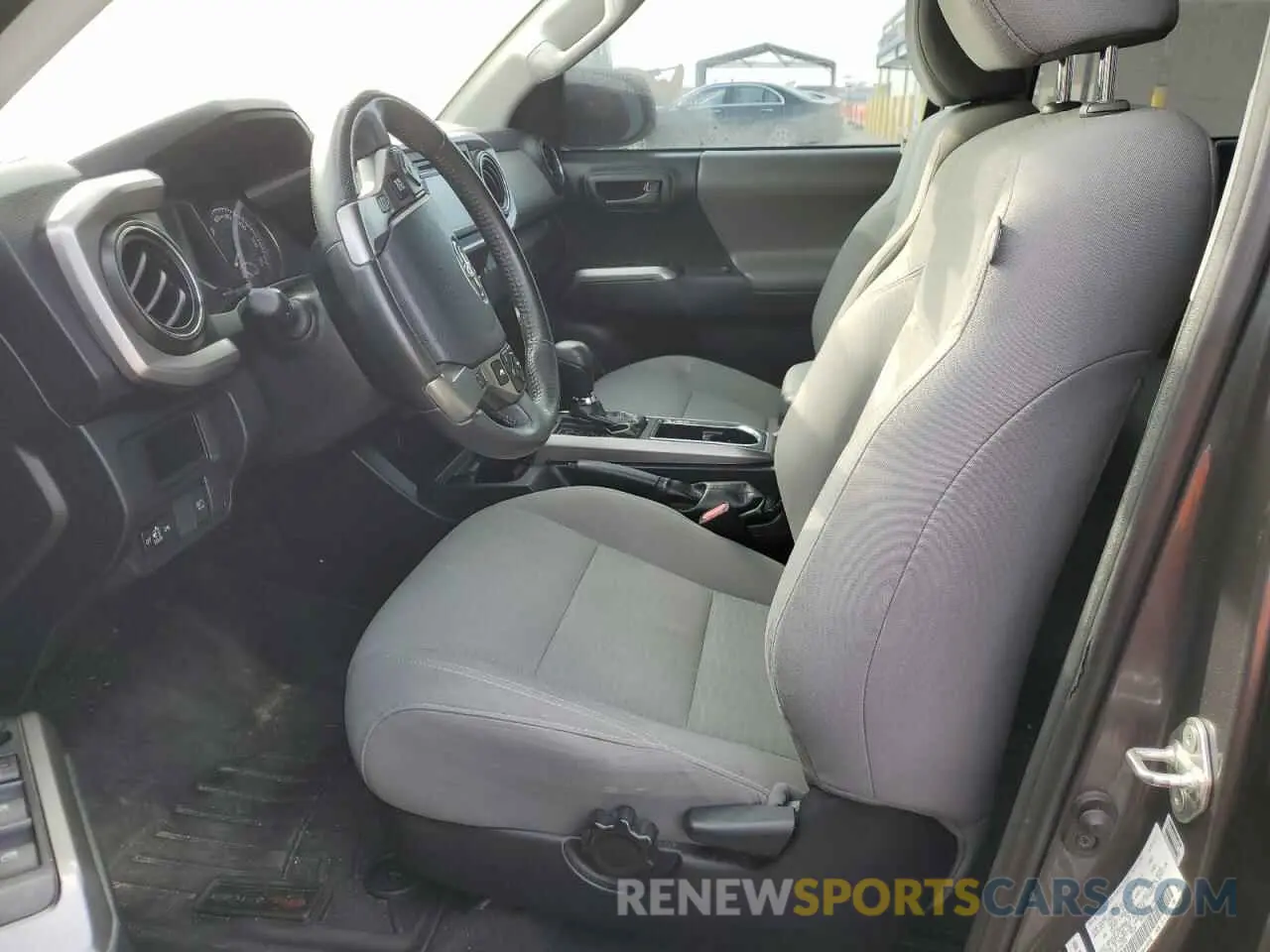 7 fotografías del automóvil dañado 5TFAX5GN2KX141595 TOYOTA TACOMA 2019