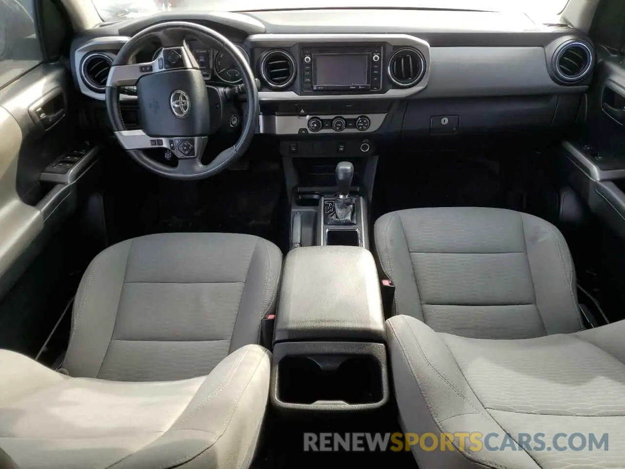 8 fotografías del automóvil dañado 5TFAX5GN2KX141595 TOYOTA TACOMA 2019