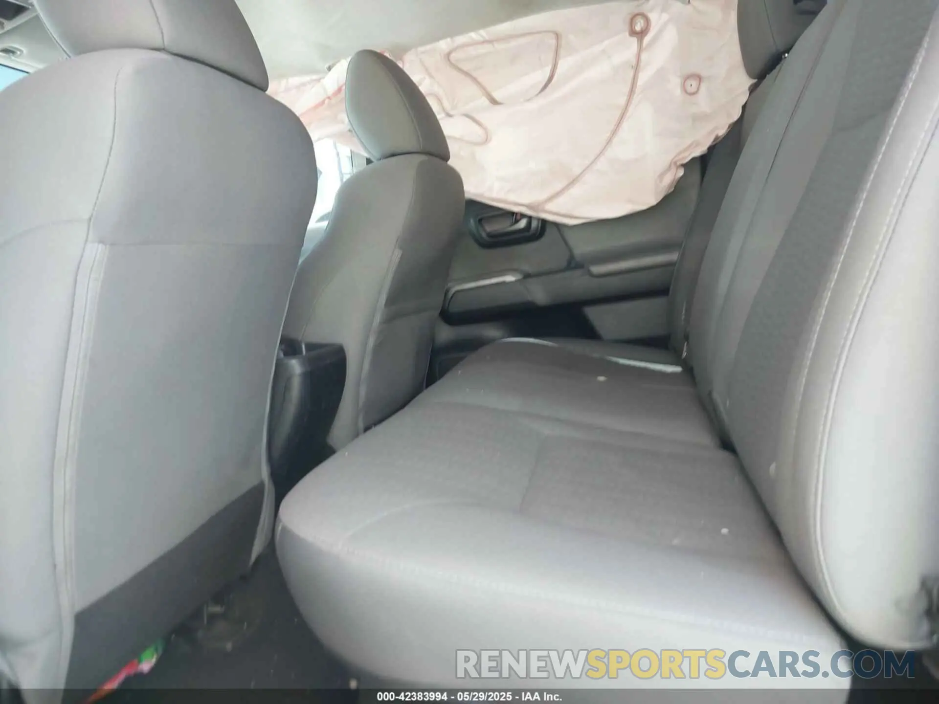 8 fotografías del automóvil dañado 5TFAX5GN2KX144352 TOYOTA TACOMA 2019