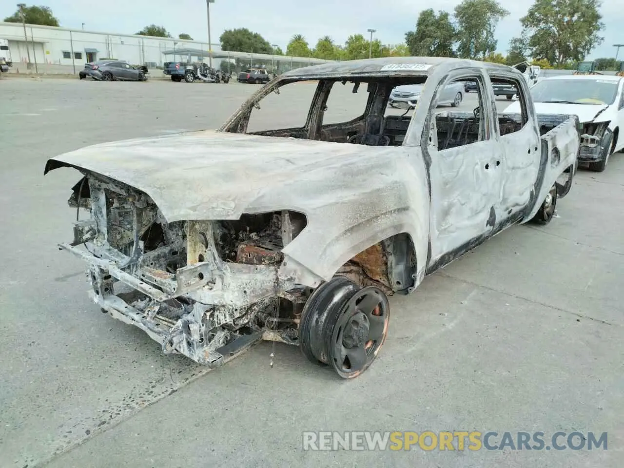 2 fotografías del automóvil dañado 5TFAX5GN2KX148613 TOYOTA TACOMA 2019