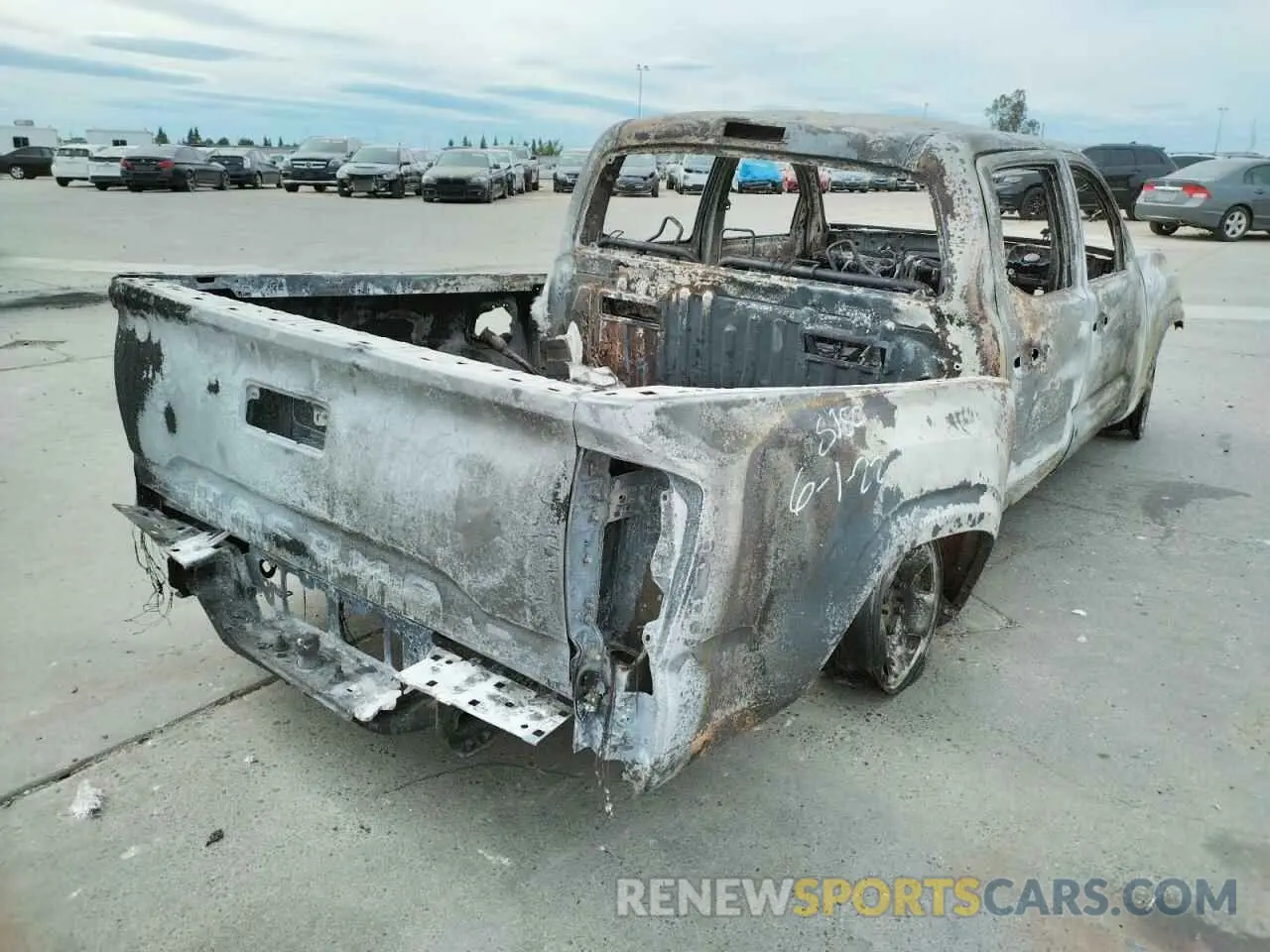 4 fotografías del automóvil dañado 5TFAX5GN2KX148613 TOYOTA TACOMA 2019