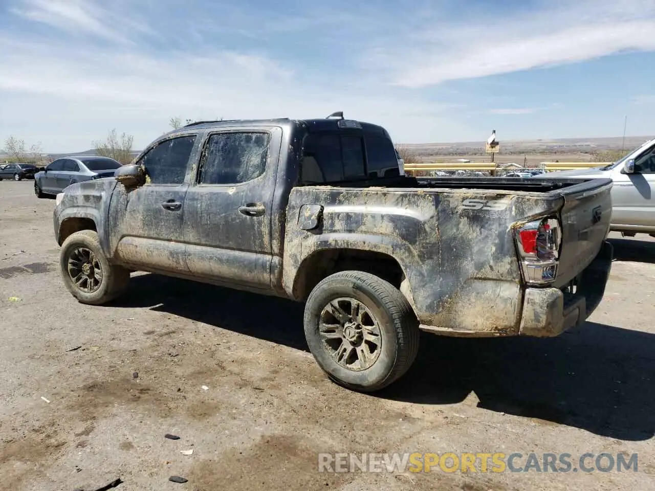 2 fotografías del automóvil dañado 5TFAX5GN2KX149521 TOYOTA TACOMA 2019