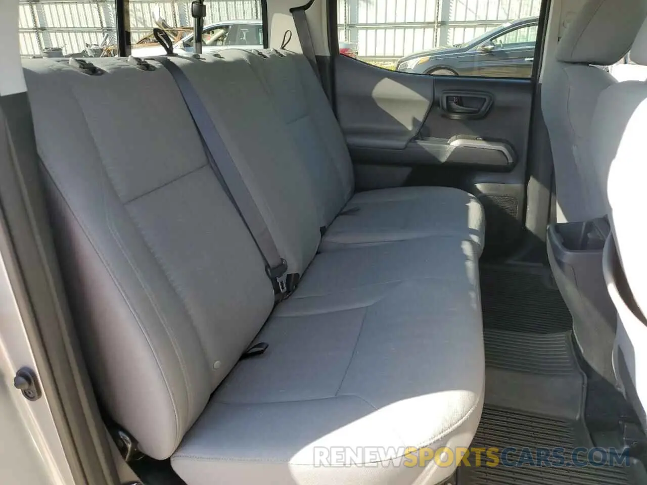 10 fotografías del automóvil dañado 5TFAX5GN2KX155755 TOYOTA TACOMA 2019