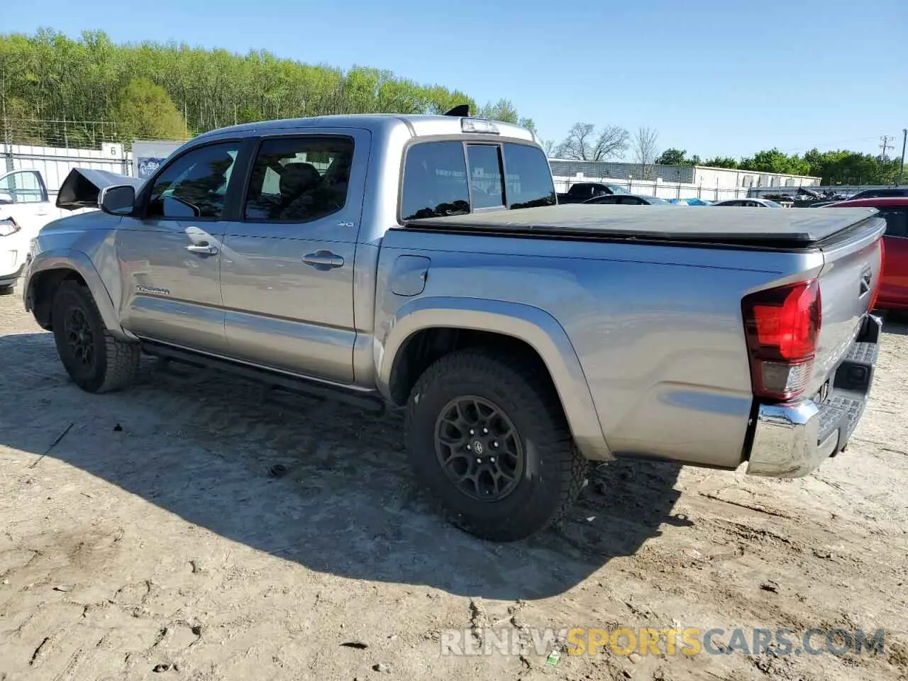 2 fotografías del automóvil dañado 5TFAX5GN2KX155755 TOYOTA TACOMA 2019