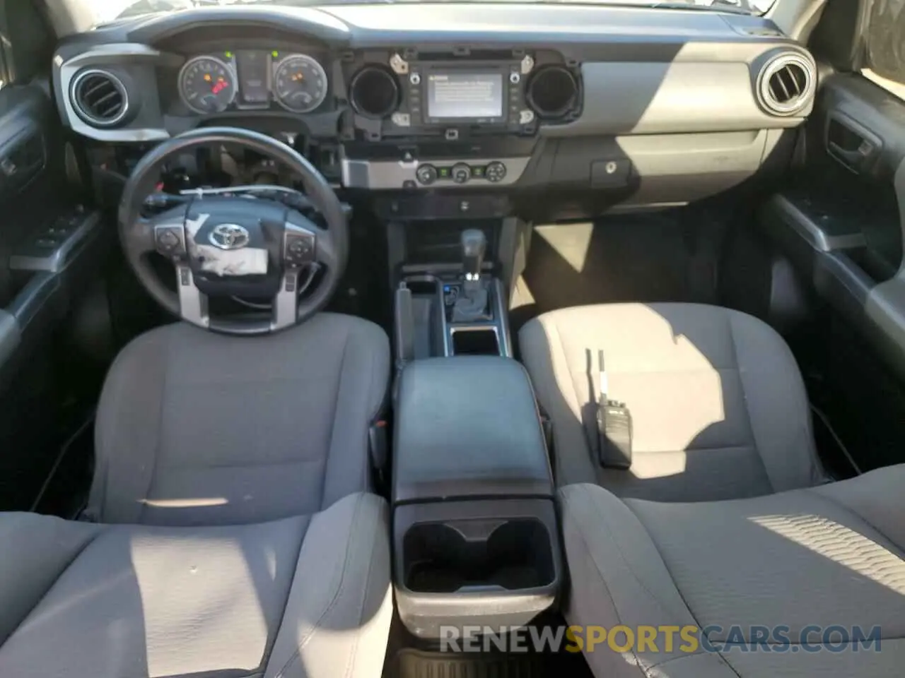 8 fotografías del automóvil dañado 5TFAX5GN2KX155755 TOYOTA TACOMA 2019