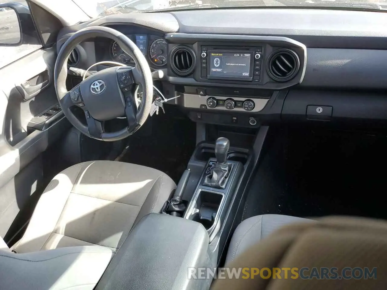 8 fotografías del automóvil dañado 5TFAX5GN3KX142318 TOYOTA TACOMA 2019