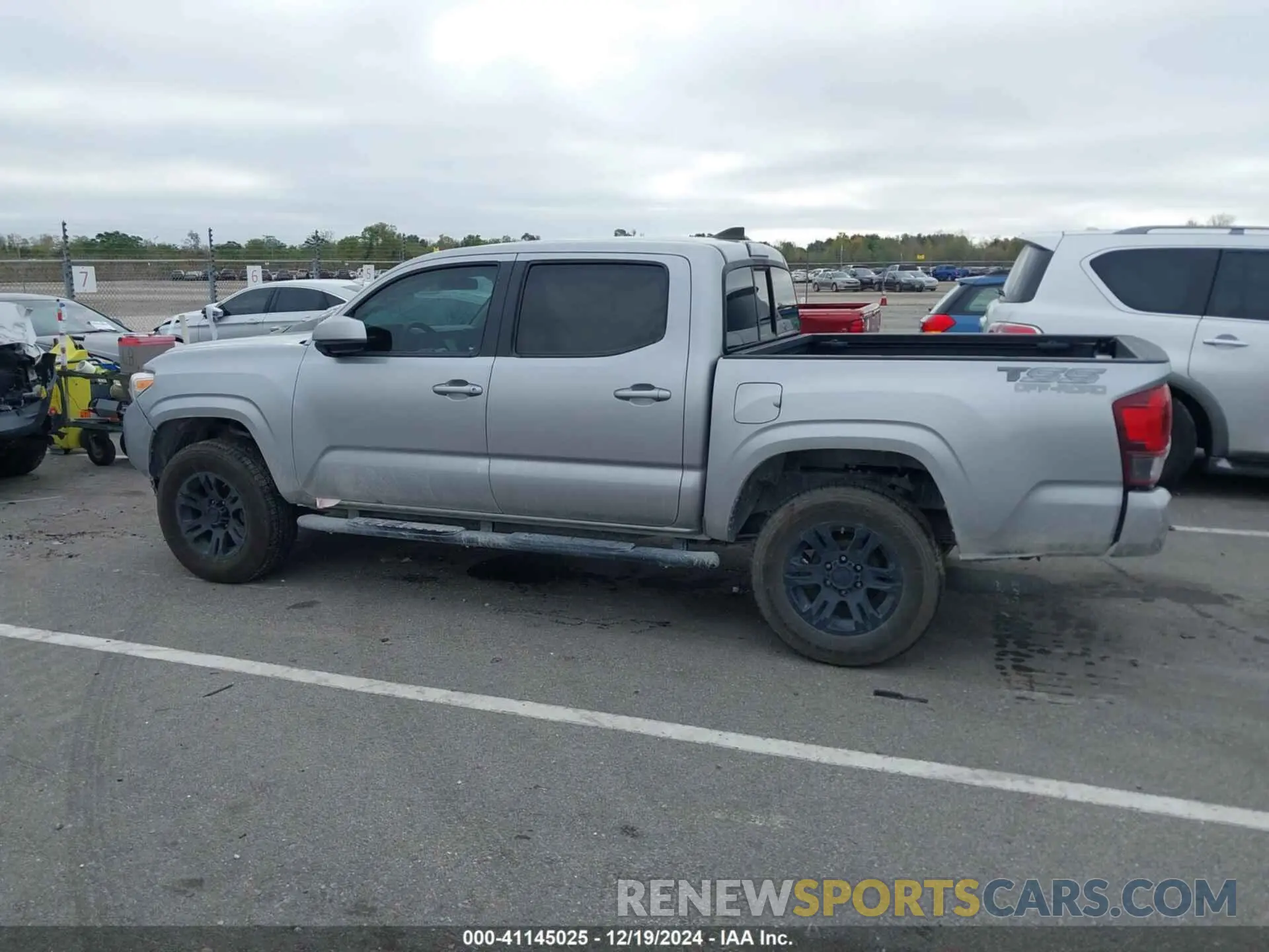 14 fotografías del automóvil dañado 5TFAX5GN3KX153349 TOYOTA TACOMA 2019