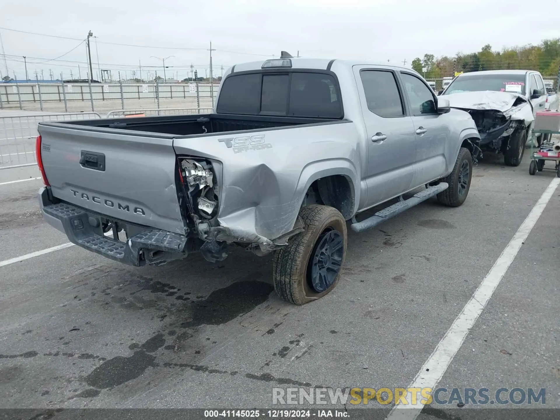 4 fotografías del automóvil dañado 5TFAX5GN3KX153349 TOYOTA TACOMA 2019