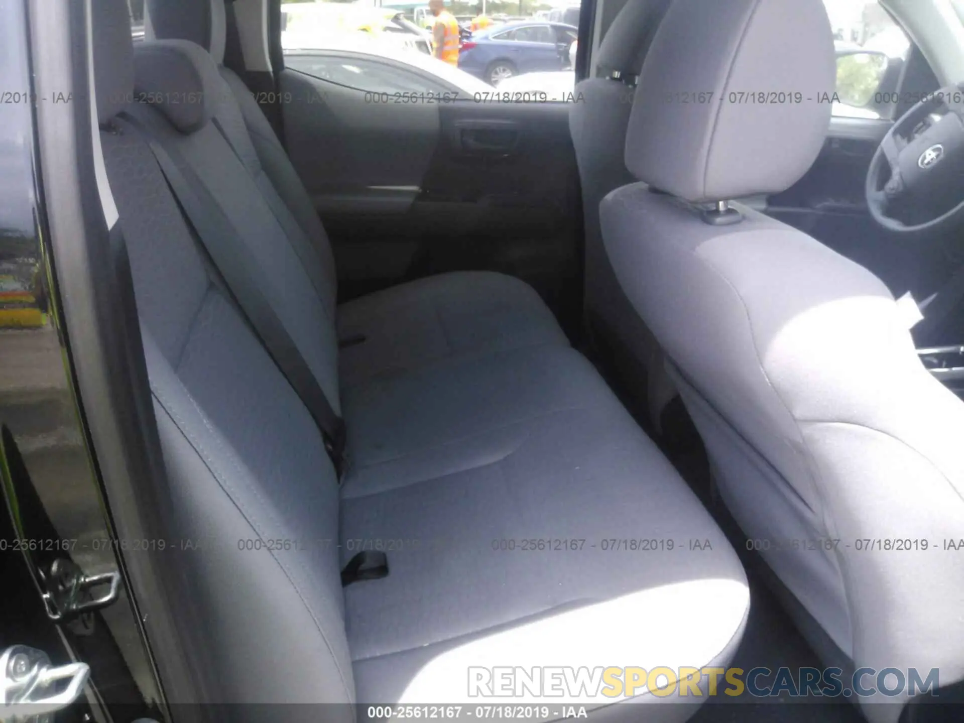 8 fotografías del automóvil dañado 5TFAX5GN5KX133071 TOYOTA TACOMA 2019