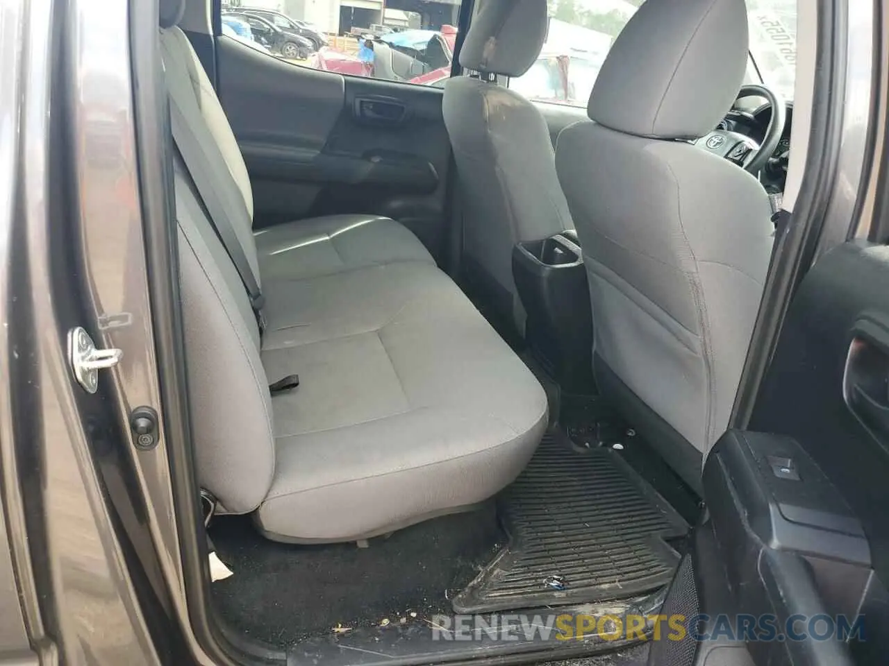 10 fotografías del automóvil dañado 5TFAX5GN5KX133099 TOYOTA TACOMA 2019