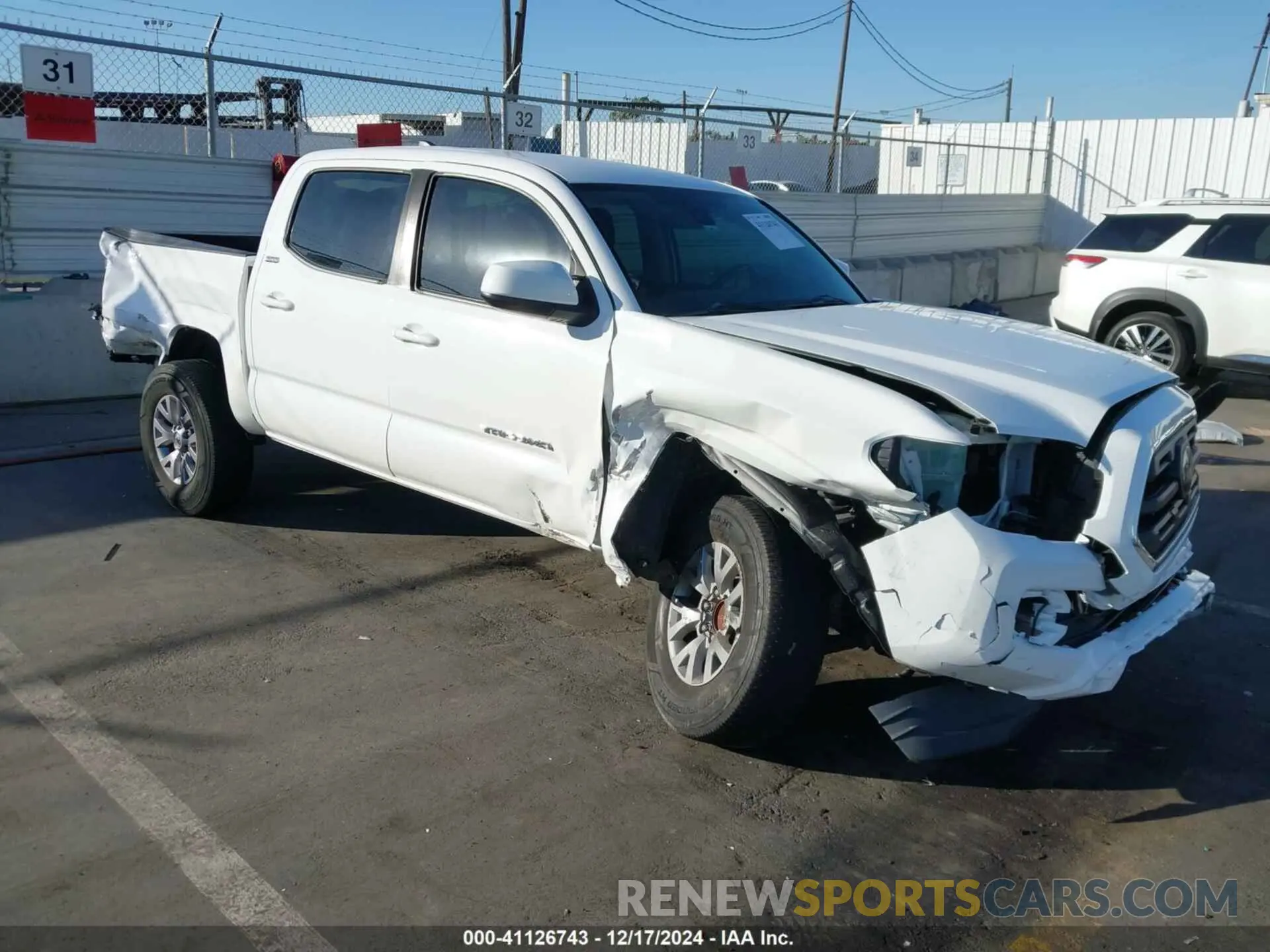 1 fotografías del automóvil dañado 5TFAX5GN5KX136360 TOYOTA TACOMA 2019