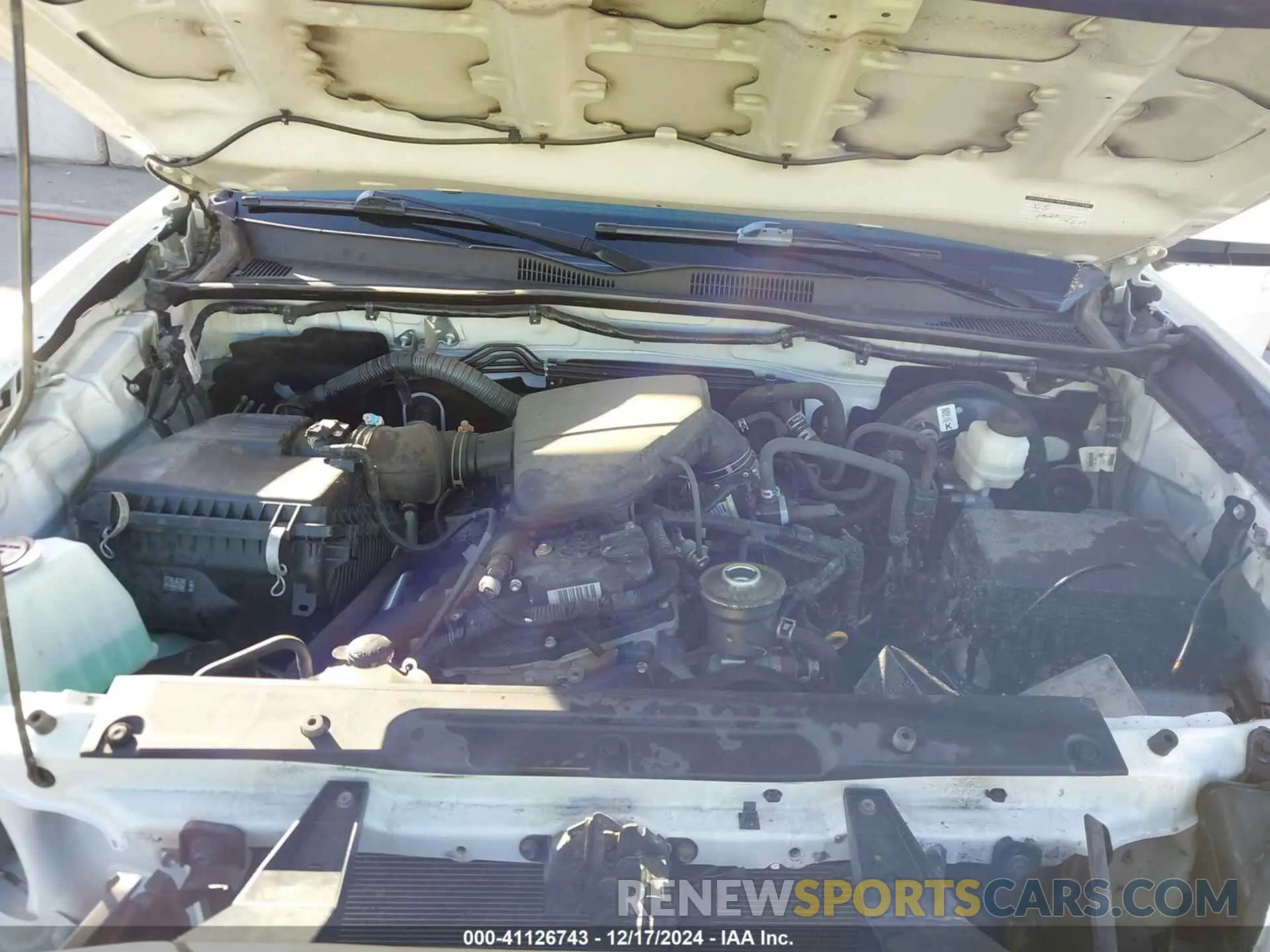 10 fotografías del automóvil dañado 5TFAX5GN5KX136360 TOYOTA TACOMA 2019