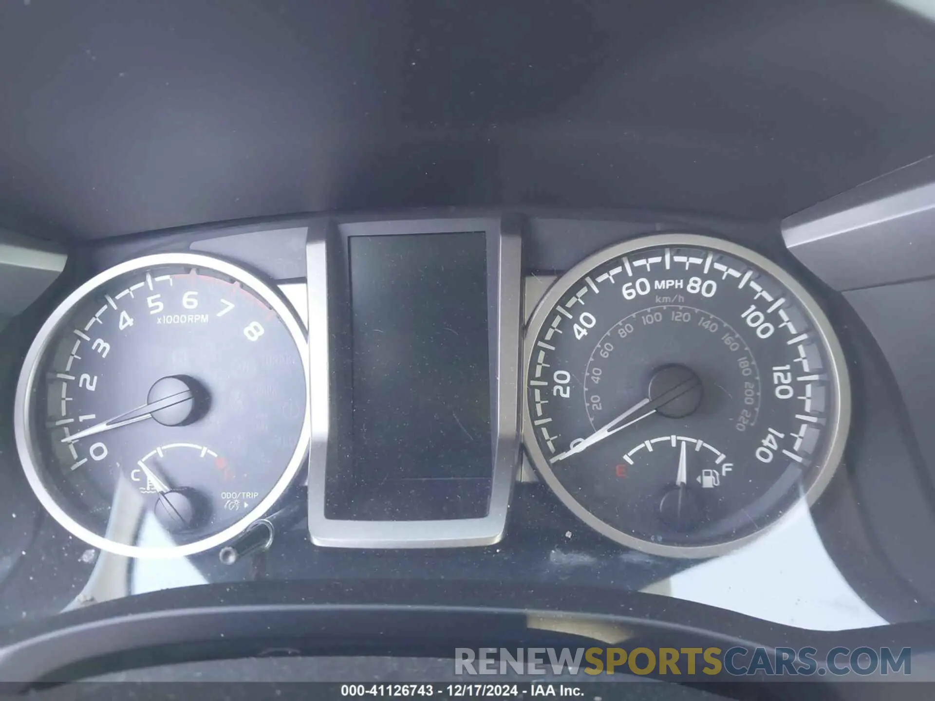 14 fotografías del automóvil dañado 5TFAX5GN5KX136360 TOYOTA TACOMA 2019