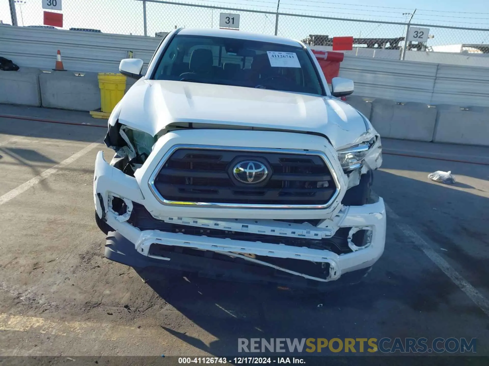 6 fotografías del automóvil dañado 5TFAX5GN5KX136360 TOYOTA TACOMA 2019
