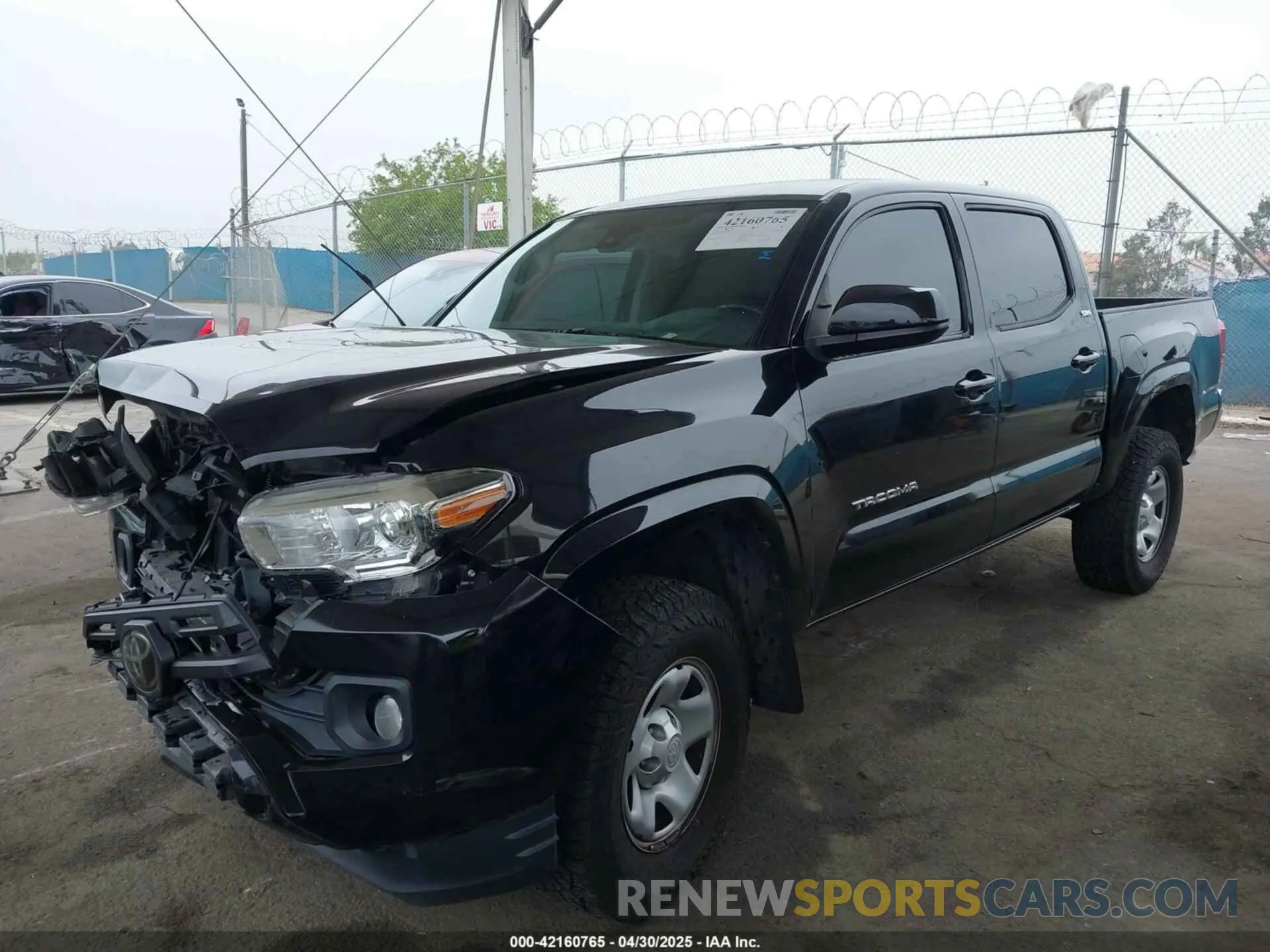 2 fotografías del automóvil dañado 5TFAX5GN5KX140795 TOYOTA TACOMA 2019