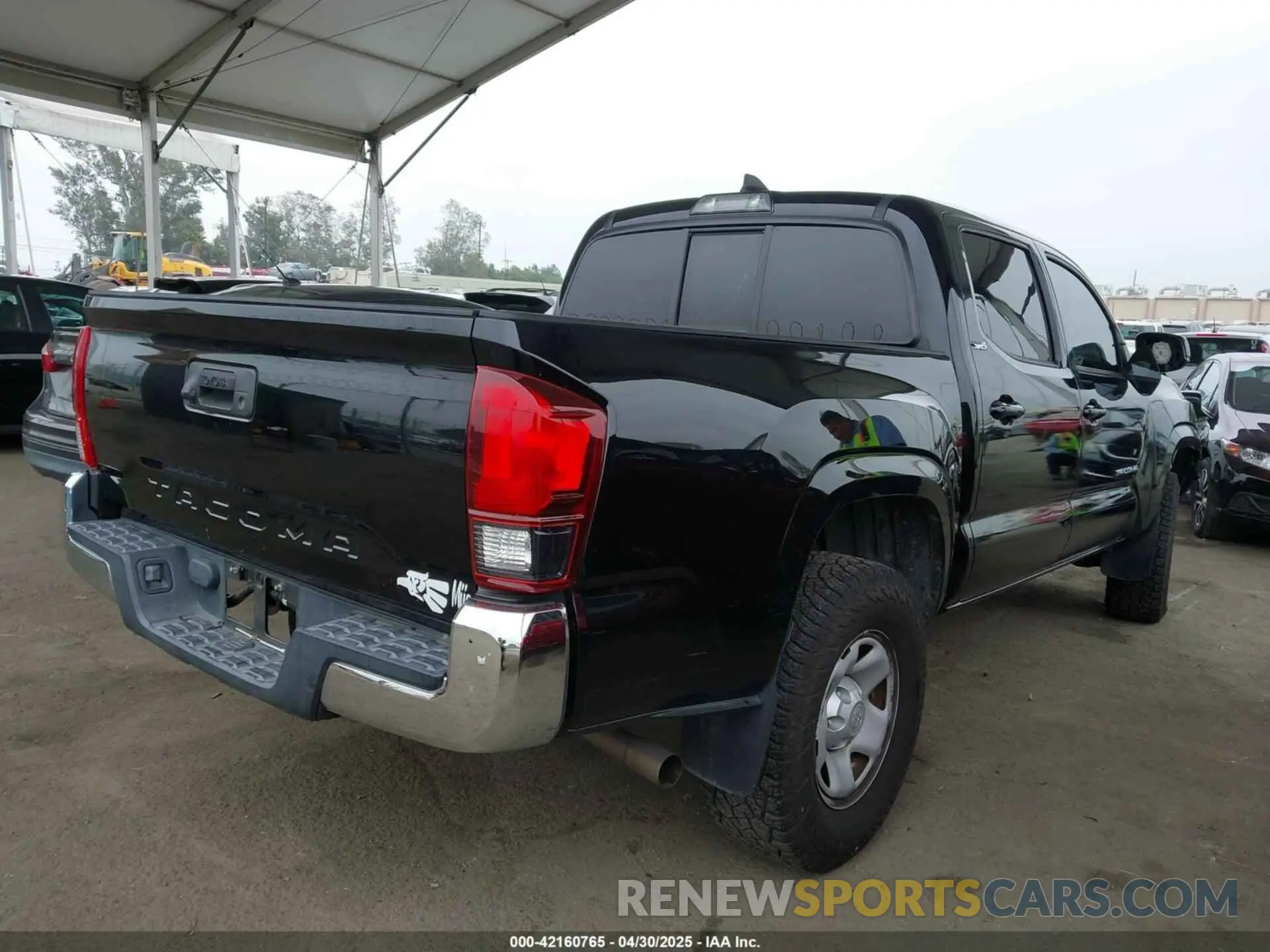 4 fotografías del automóvil dañado 5TFAX5GN5KX140795 TOYOTA TACOMA 2019