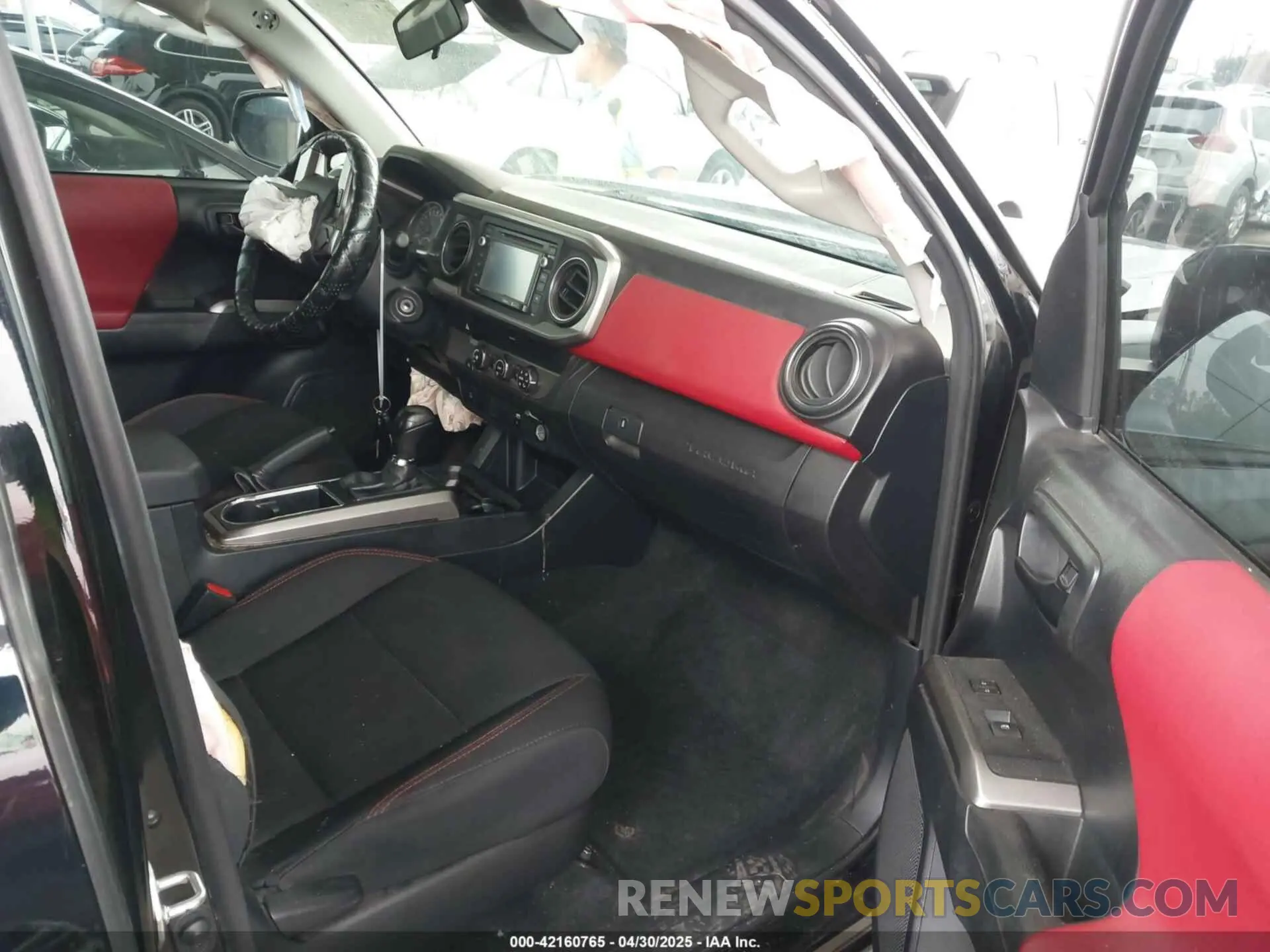 5 fotografías del automóvil dañado 5TFAX5GN5KX140795 TOYOTA TACOMA 2019