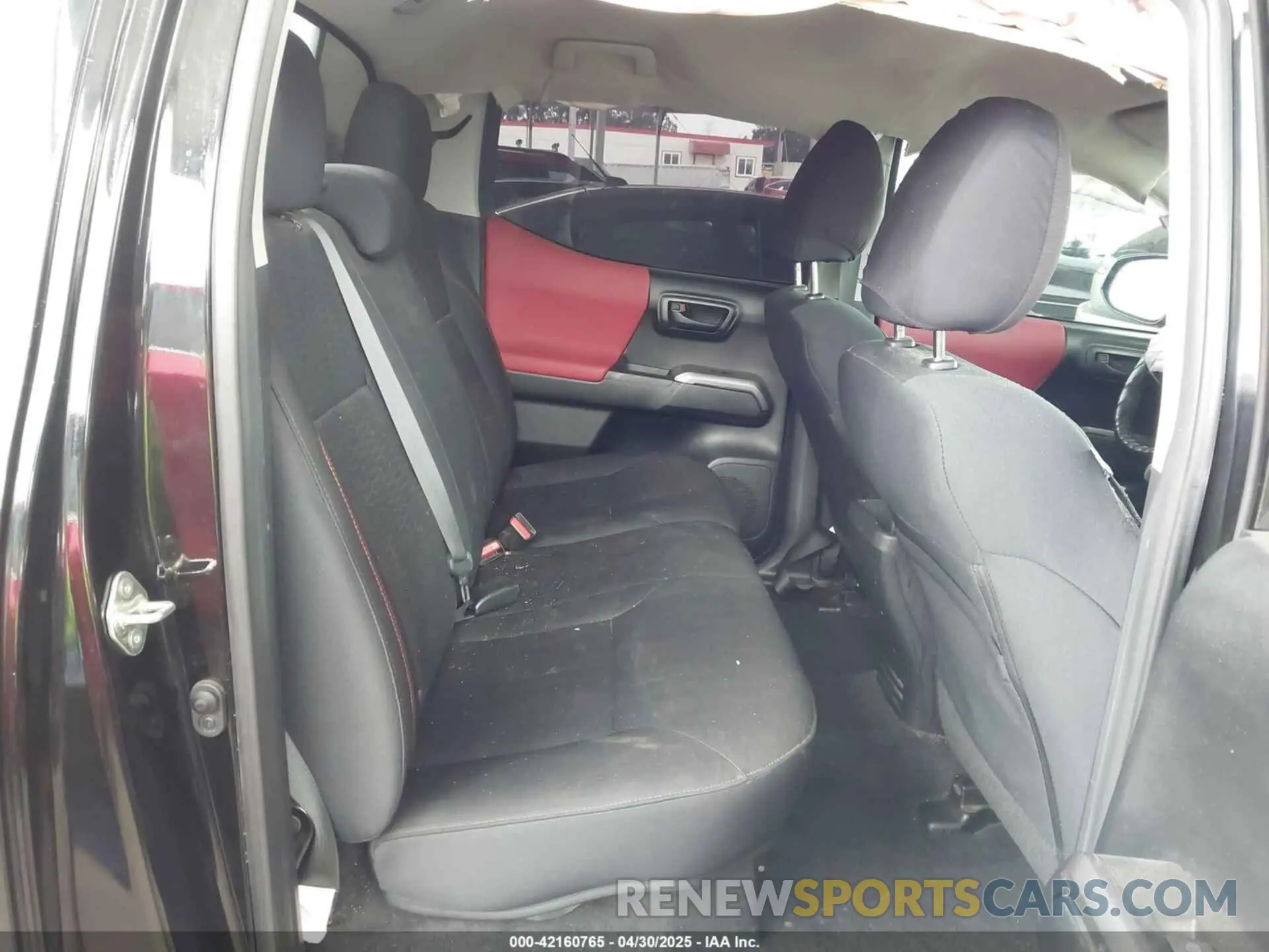 8 fotografías del automóvil dañado 5TFAX5GN5KX140795 TOYOTA TACOMA 2019