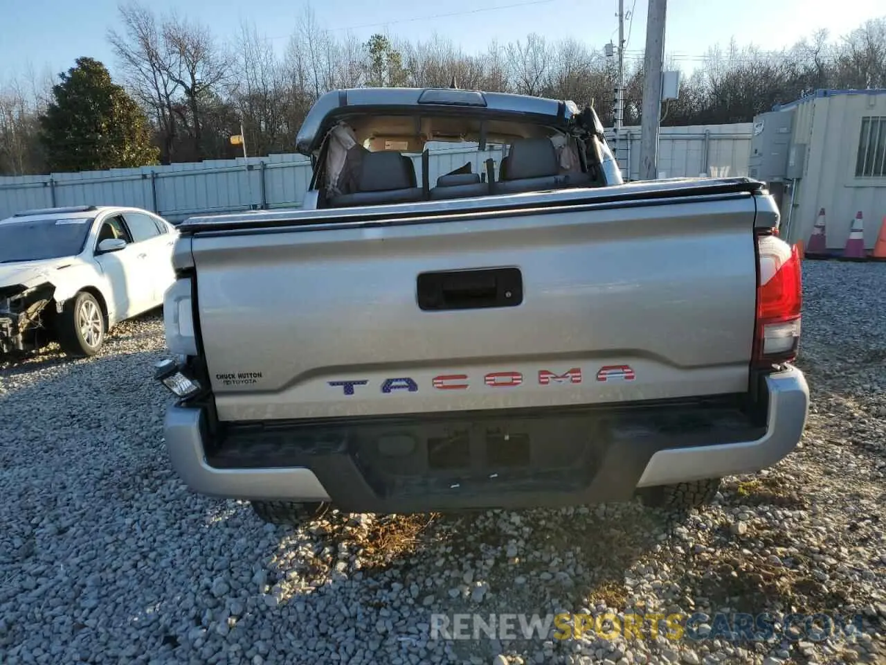 6 fotografías del automóvil dañado 5TFAX5GN5KX152963 TOYOTA TACOMA 2019
