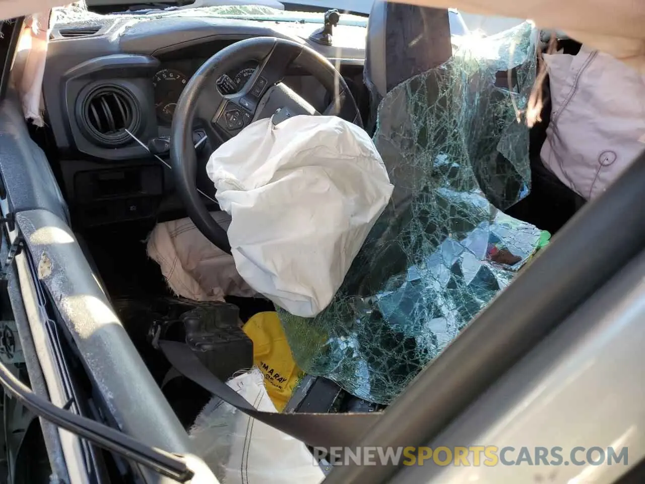 8 fotografías del automóvil dañado 5TFAX5GN5KX152963 TOYOTA TACOMA 2019