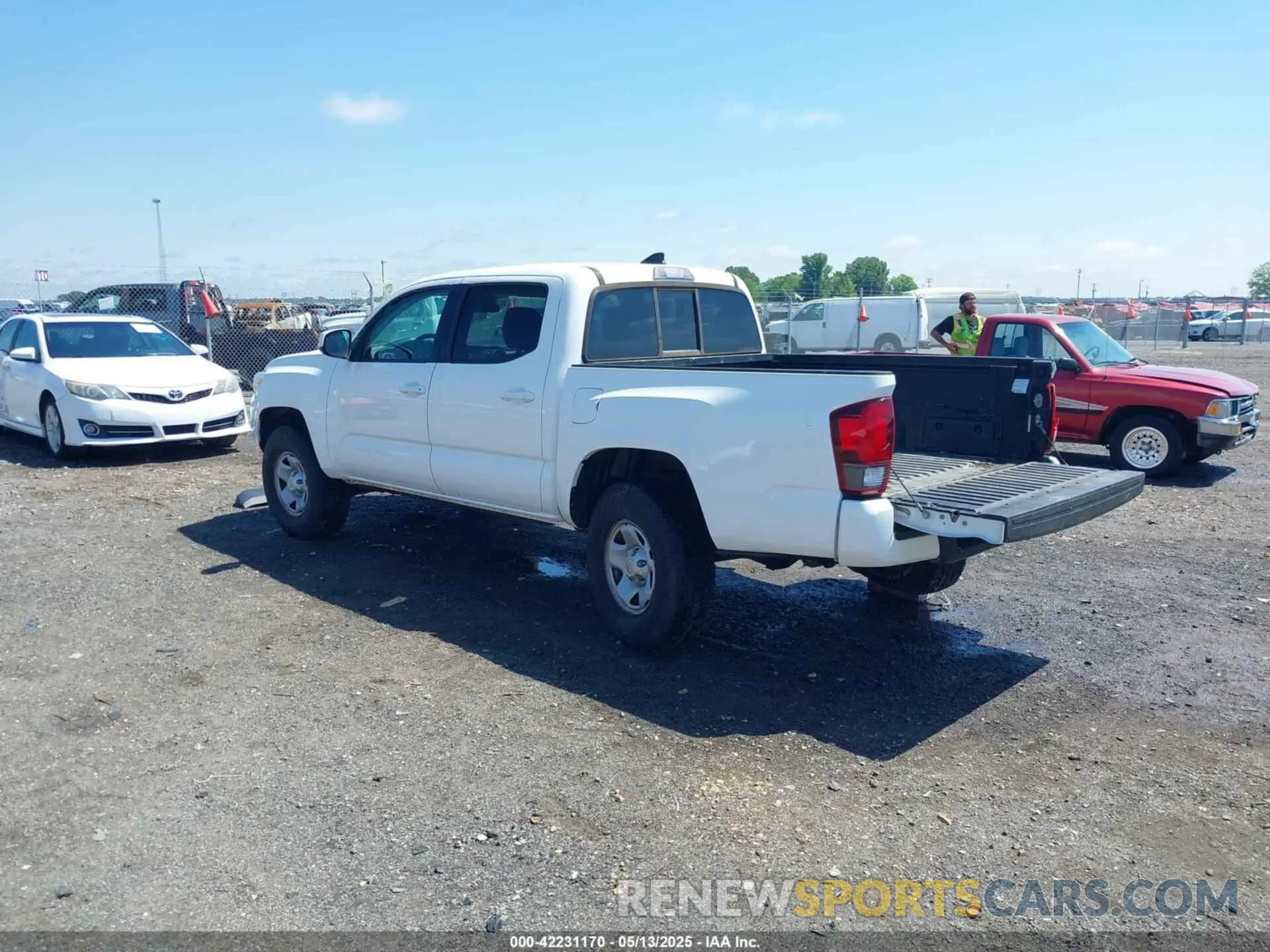 3 fotografías del automóvil dañado 5TFAX5GN5KX156933 TOYOTA TACOMA 2019