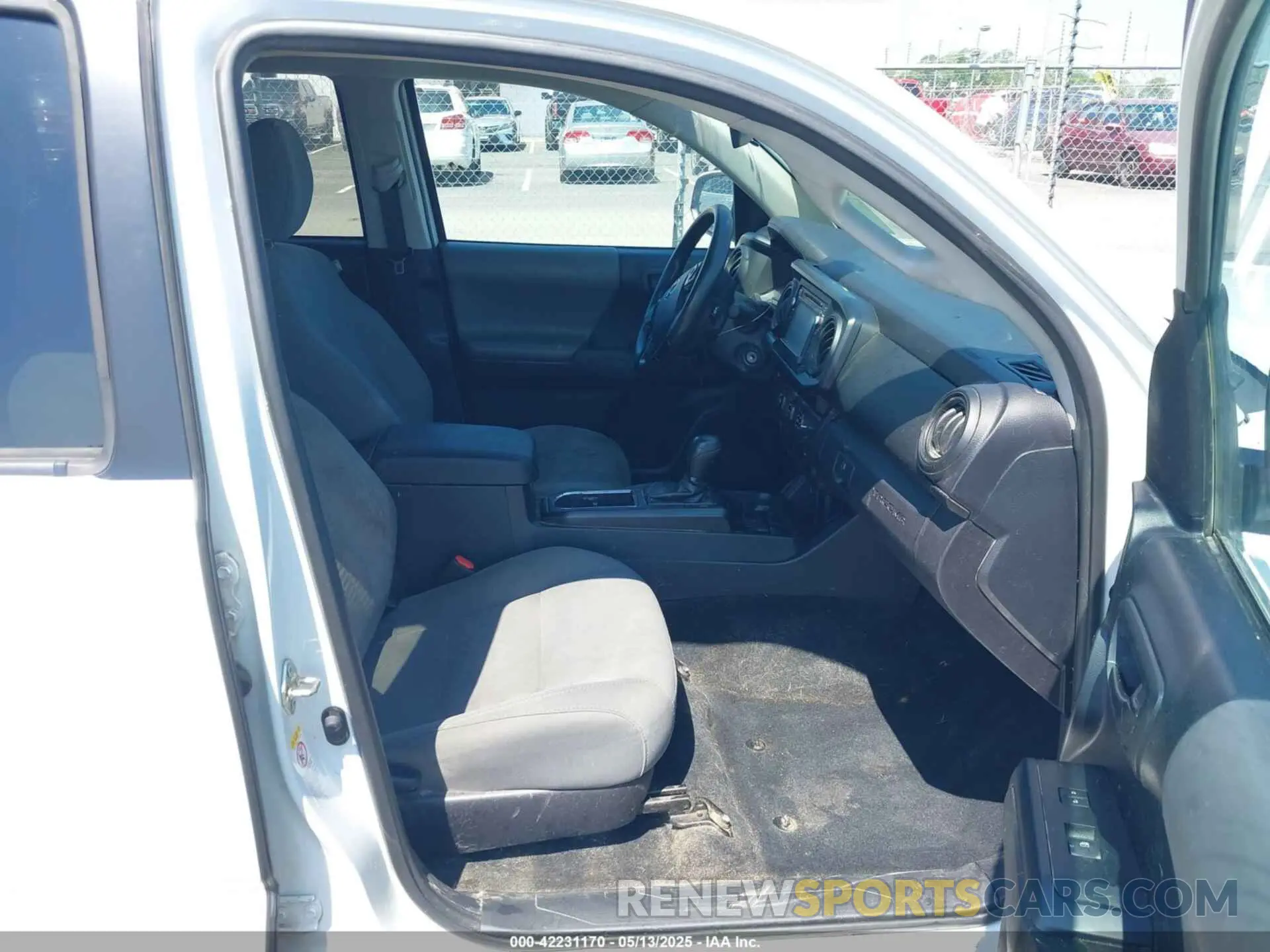 5 fotografías del automóvil dañado 5TFAX5GN5KX156933 TOYOTA TACOMA 2019