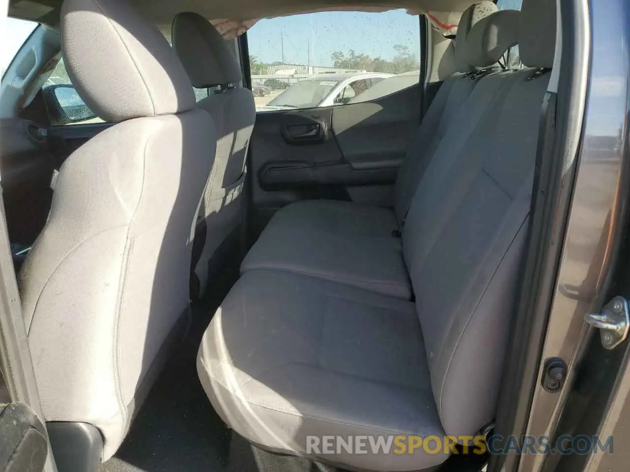 10 fotografías del automóvil dañado 5TFAX5GN5KX160187 TOYOTA TACOMA 2019