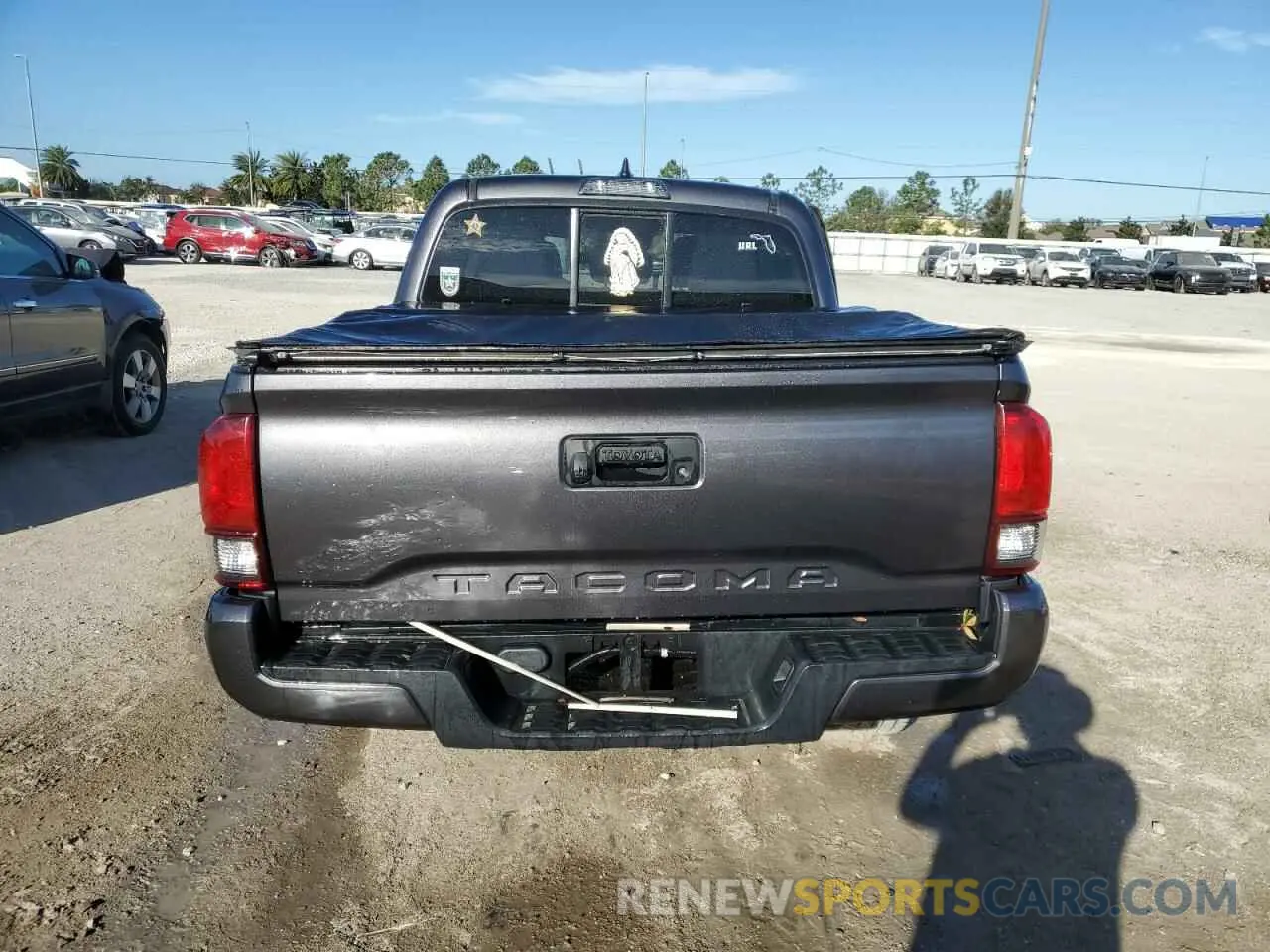6 fotografías del automóvil dañado 5TFAX5GN5KX160187 TOYOTA TACOMA 2019