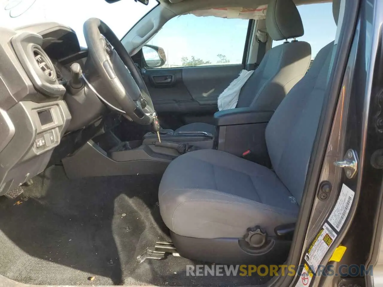 7 fotografías del automóvil dañado 5TFAX5GN5KX160187 TOYOTA TACOMA 2019