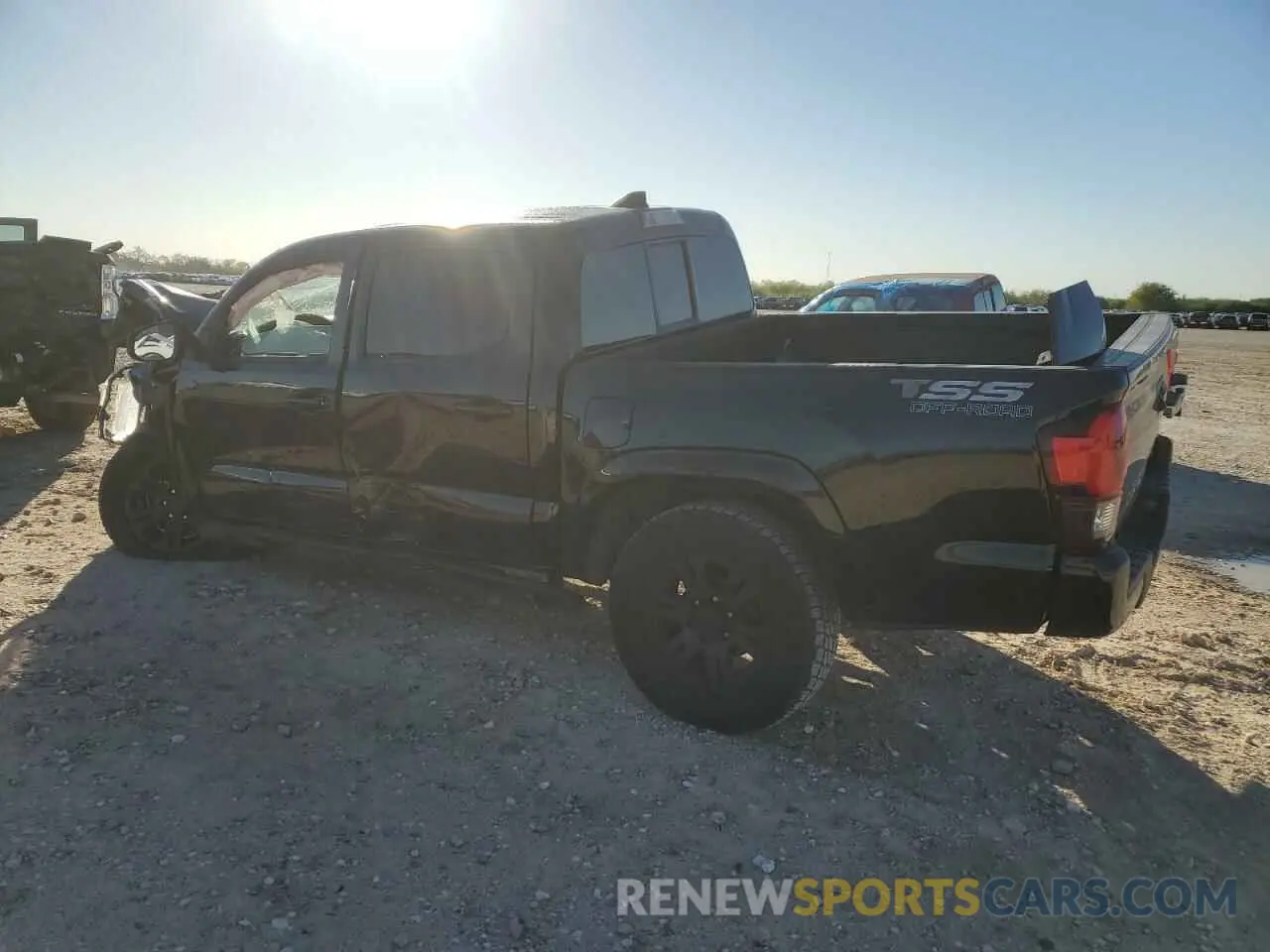 2 fotografías del automóvil dañado 5TFAX5GN6KX140286 TOYOTA TACOMA 2019